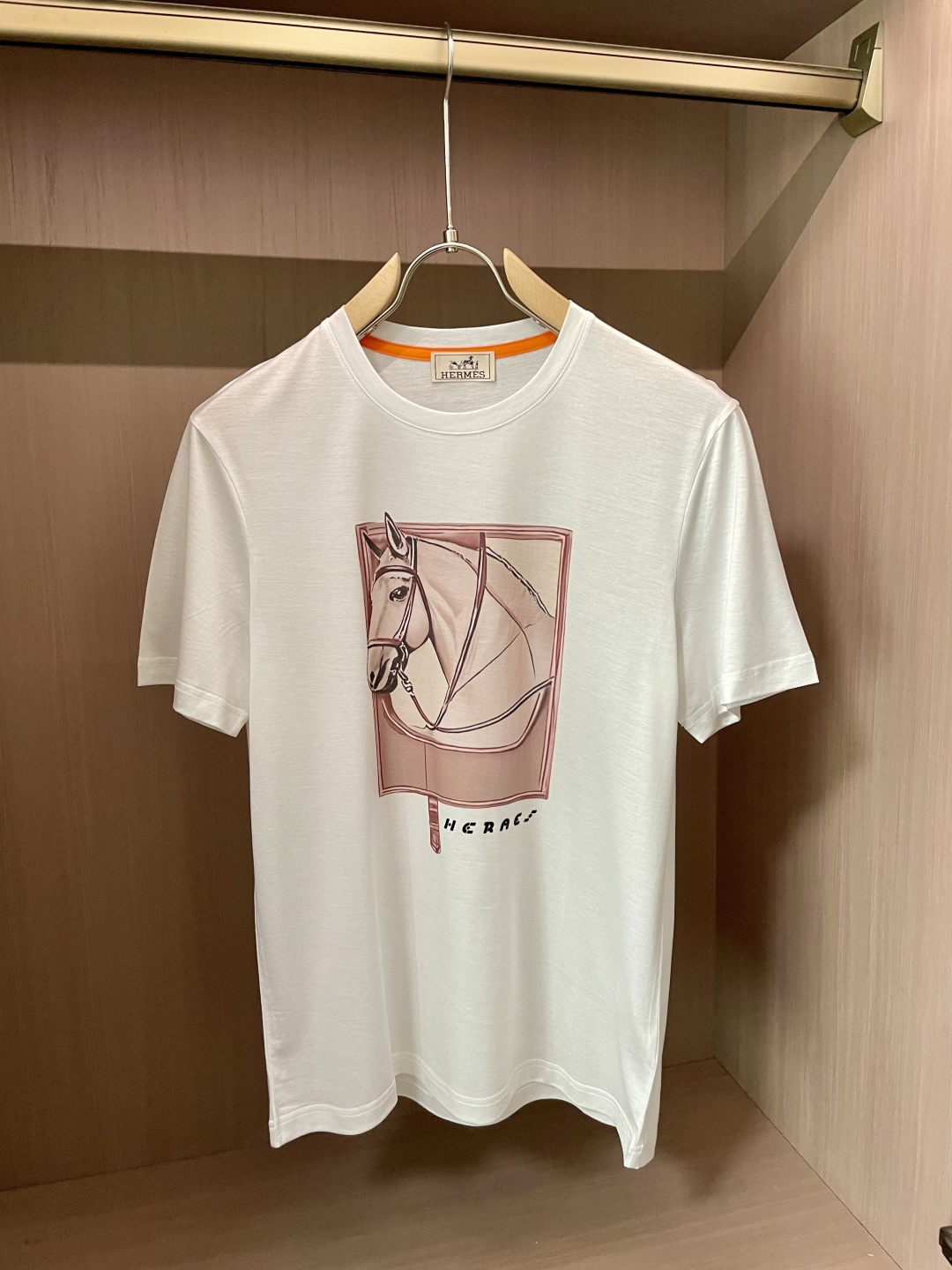 Luxurious Hermès Summer 2025 Collection: Graceful, Innovative, High-Quality Fashion with Artistic Elements - 图片 5