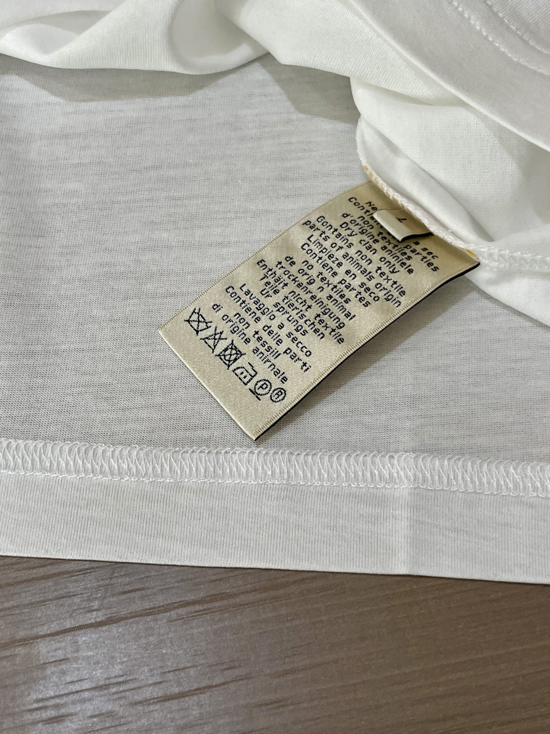 Luxurious Hermès Summer 2025 Collection: Graceful, Innovative, High-Quality Fashion with Artistic Elements - 图片 9