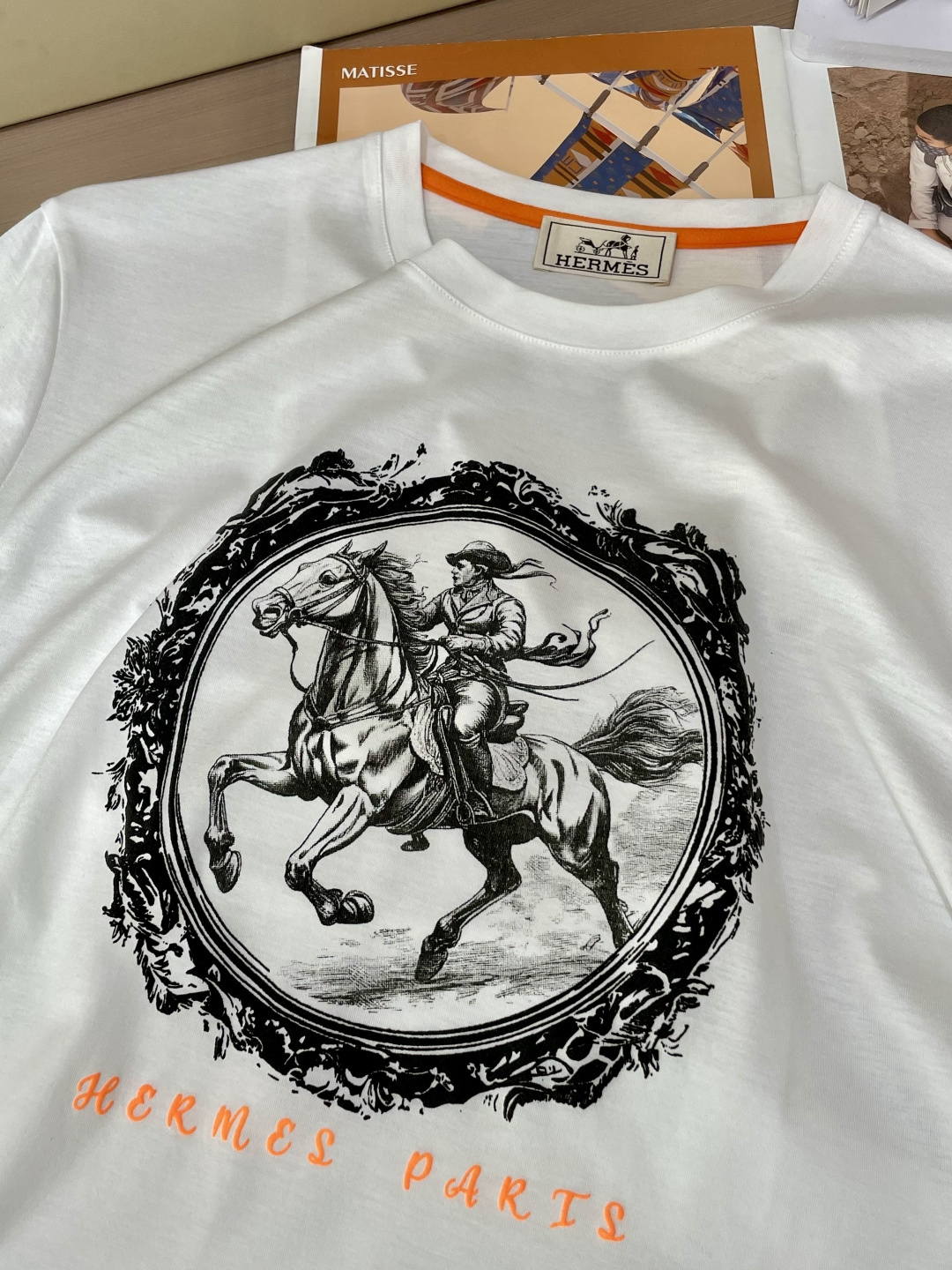 Hermès Summer 2025 Collection: Elegant, Noble, and Parisian Style with Horse-Inspired Patterns. - 图片 7