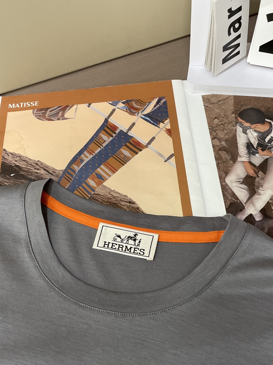Hermès Summer 2025 Collection: Elegance, Nobility, and Cultural Roots in Fashion Designs - 图片 6