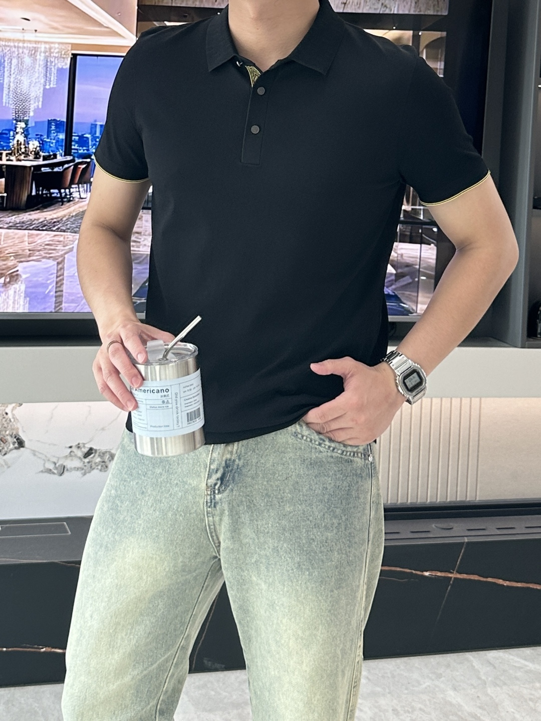 NO:135108,TF 2025 Spring and Summer Latest Men's Lapel Short Sleeve Knitted Sweater, Featured Knitted Cotton Fabric,  60 ultra-soft long velvet cotton, 16-needle dense needle method, clear texture, showing high-end luxury quality; the comfort of wearing close-fitting is absolutely incomparable to ordinary T-shirts, and it is more breathable and cooler than ordinary cotton T-shirts, and will not feel hot until July or August. Traditional POLO collar design is simple and generous, light business style, with strong quality, taste and style on the upper body, and it is super versatile, never out of time, wearing solo in summer, simple and generous, business and leisure can be easily dealt with; it can also be worn in spring and autumn, and jackets and windbreakers outside are good choices, full of trendy gentlemanly style. Export order standard, detailed processing is very well handled, and a knitted Polo shirt that you don’t want to take off on your upper body. Fabric 90 wool cotton, 10 silk size M-3XL,,tom ford, jackets & coats, T-shirt,tees, t-shirt,real  silk,alexander wang19860909TF 2025春夏最新男士翻领短袖针织衫,精选针织棉质面料制成, 60支超柔长绒棉,16针密致针法,纹理清晰,尽显高端奢华品质；贴身穿着的舒适度绝对是普通Ｔ恤无法比拟的,而且比普通棉质T恤更为透气凉爽,穿到7、8月不会有热感.传统POLO领设计,简单大方,轻商务风格,品质感极强,上身有品位有格调,且超级百搭,永不过时,夏季单穿,简单大方,商务休闲皆可轻松应对；春秋季也可作内搭,外穿夹克风衣都是不错的选择,满满的新潮绅士风.出口订单标准,细节处理非常到位,上身就不想脱的一款针织Polo衫.面料90毛棉,10真丝尺码M-3XL,,tom ford,jackets & coats,T-shirt,tees，t-shirt,real silk,alexander wang,Men's clothing