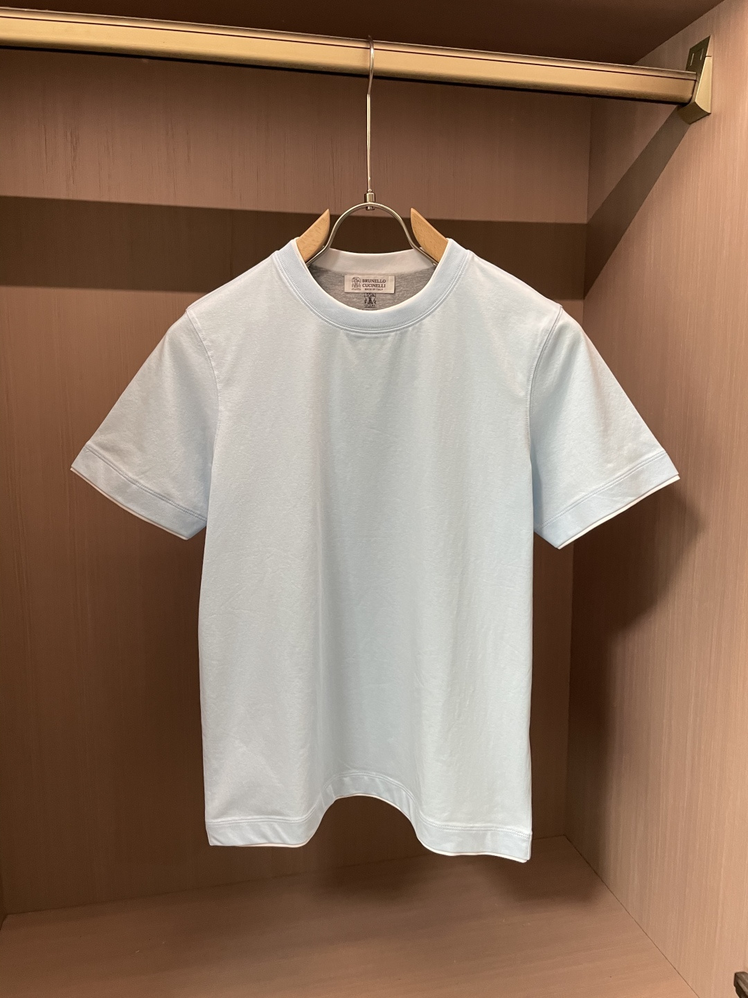 NO:159592,BC 2025 Spring and Summer latest men's round neck T-shirt, simple and versatile basic style, not picky to people and never out of date, the matching index is very high, single or base wear is a good choice, and can easily lead the latest fashion trends, a must-have for high-end handsome men!  Imported customer-supplied fabric double-stranded combed horse cotton, with delicate and soft texture, elasticity, comfortable and breathable, and will not fade or deform after wearing for a long time. Size S-2Xl,,tees, t-shirt,alexander wang19860909BC 2025春夏最新男士圆领T恤衫,简约百搭的基础款型,不挑人穿,永不过时,搭配指数非常高,单穿或者打底穿都是不错的选择,都能轻松引领最新时尚潮流,高端型男必备尚品！进口客供面料双股精梳匹马棉,质感细腻柔软,有弹性,穿着舒适透气凉爽,且久穿久洗不褪色不变形.尺码S-2Xl,,tees，t-shirt,alexander wang,Men's clothing