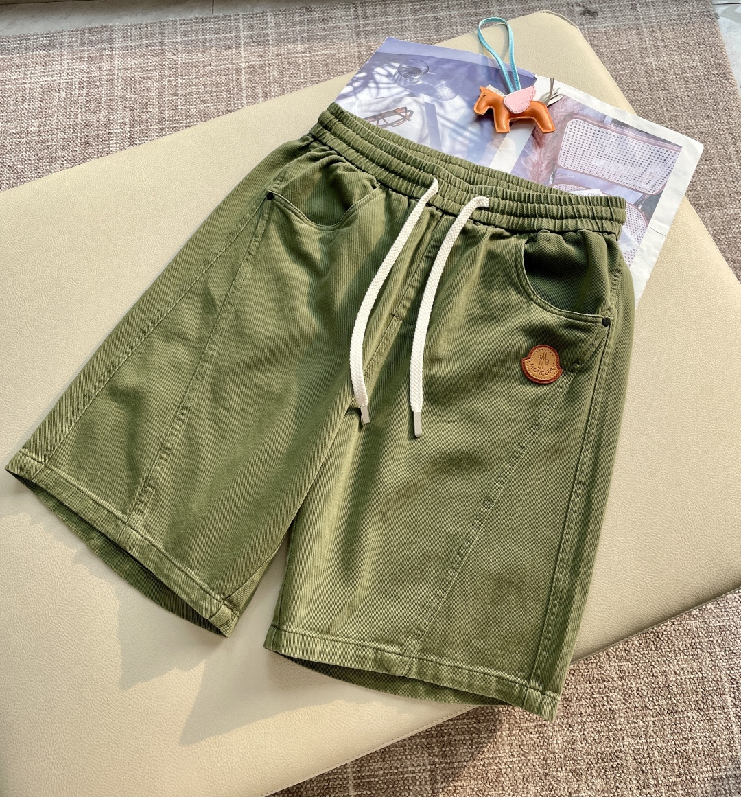 NO:159574,Banded 2025 summer shorts!  Classic hot product, versatile elastic waist casual pinch pants!  !  A very classic style, elastic waist, two sides of the insert bags. The fabric is made of customer-supplied fixed-woven high-strength pure cotton material. The upper body is breathable, soft and skin-friendly, with delicate touch. The waist is knitted elastic waist and drawstring. You don’t have to worry about the discomfort of being too loose or too tight. Full-quality order, 28-36, Moncler, shorts, alexander wang19860909蒙口 2025夏季短裤！经典爆款,百搭松紧腰休闲五分裤！！很经典的一款,松紧腰 两侧插袋 面料采用客供定织高支纯棉料,上身透气,柔软亲肤,手感细腻、 腰部针织松紧腰加抽绳,上身不用担心过松过紧 的不舒适感 全品相订单, 码数28-36,,Moncler,shorts,alexander wang,Men's clothing