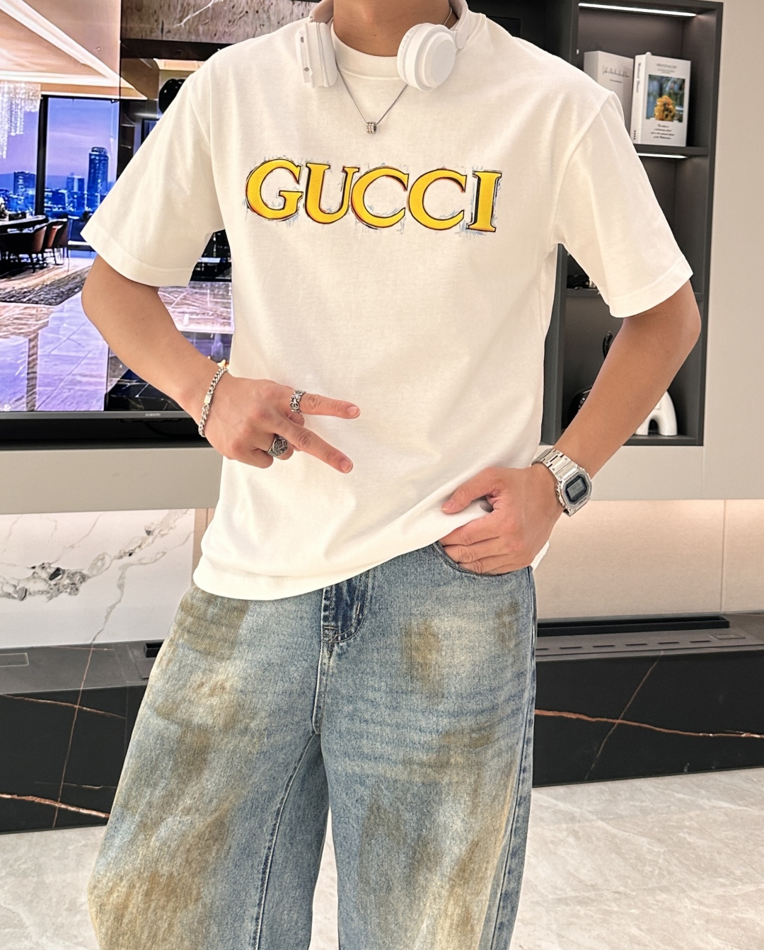 NO:137229,Gucc official website same model, the same model, the same model, the same model, the same model, the most important recommendation!  2025ss summer clothing new products, on sale in counter, the latest series of pattern logo short-sleeved T-shirts, the rhythm of each person having to hand in one piece!  Imported top combed cotton fabric is extremely skin-friendly and comfortable. It is very delicate to touch, has a good texture, and perfectly reflects the three-dimensional feeling. It is in line with the brand's consistent design style. It is a very good overall style. It is completely fine to wear it alone. Size M-XXXL, gucci, T-shirt,tees, t-shirt,alexander wang19860909Gucc 官网同款 官网同款 官网同款 重磅推荐！2025ss夏装新品 专柜在售 最新系列图案logo短袖T恤 必须人手一件的节奏！进口顶极精梳棉面料,极为亲肤舒适 摸上去非常的细腻,质感很好,完美体现立体感 符合品牌一贯设计风格,整体非常不错的一款,内搭单穿都完全没问题 尺码 M-XXXL,,gucci,T-shirt,tees，t-shirt,alexander wang,Men's clothing