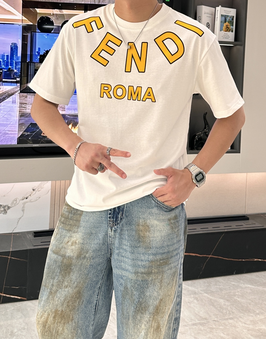 NO:137214,FD official website same model, the official website same model, the official website same model, the important recommendation!  2025ss summer clothing new products, on sale in counter, the latest series of pattern logo short-sleeved T-shirts, the rhythm of each person having to hand in one piece!  Imported top combed cotton fabric is extremely skin-friendly and comfortable. It is very delicate to touch, has a good texture, and perfectly reflects the three-dimensional feeling. It is in line with the brand's consistent design style. It is a very good overall style. It is completely fine to wear it alone. Size M-XXXL,,T-shirt,tees,t-shirt,alexander wang19860909FD 官网同款 官网同款 官网同款 重磅推荐！2025ss夏装新品 专柜在售 最新系列图案logo短袖T恤 必须人手一件的节奏！进口顶极精梳棉面料,极为亲肤舒适 摸上去非常的细腻,质感很好,完美体现立体感 符合品牌一贯设计风格,整体非常不错的一款,内搭单穿都完全没问题 尺码 M-XXXL,,T-shirt,tees，t-shirt,alexander wang,Men's clothing