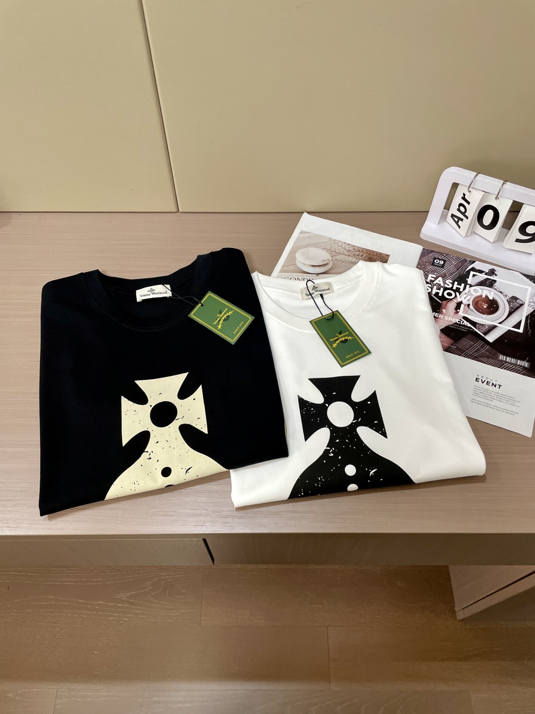 “New Summer Clothes: Queen of the West Logo T-shirts in Various Sizes” - 图片 9