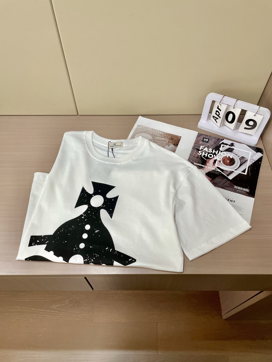 New Summer Clothes: Stylish Logo T-shirts in Various Sizes Available for Sale - 图片 8
