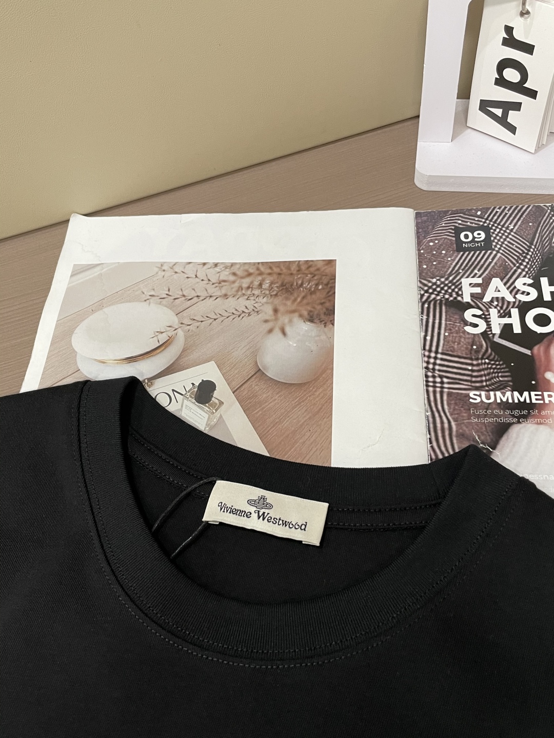 “New Summer Clothes: Queen of the West Logo T-shirts in Various Sizes” - 图片 5