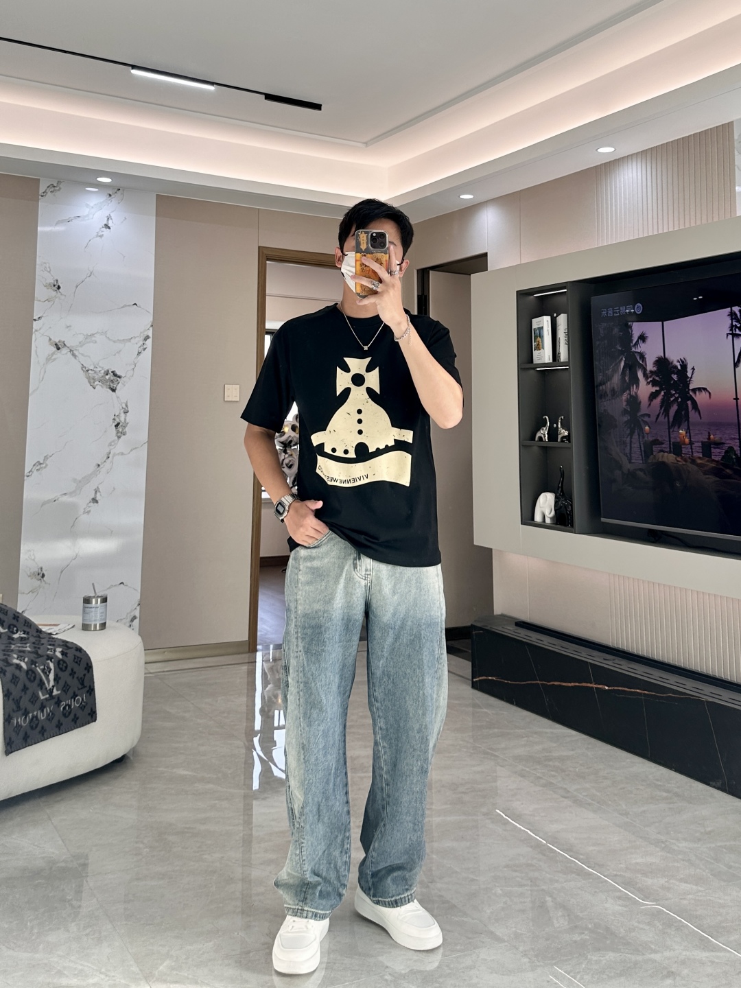 “New Summer Clothes: Queen of the West Logo T-shirts in Various Sizes” - 图片 3