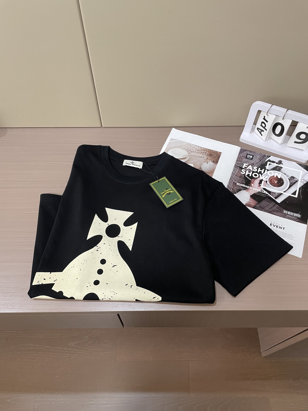 “New Summer Clothes: Queen of the West Logo T-shirts in Various Sizes” - 图片 8