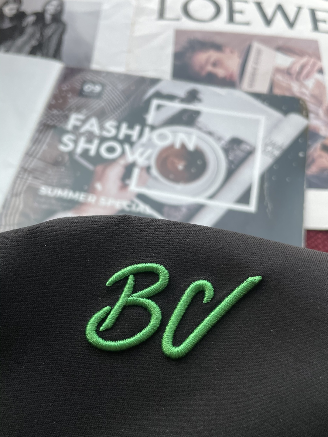
BV家  2025 夏季最新款男士圆领短袖T桖，BV经典品牌logo刺绣设计，简约之中藏着奢华奥义，低