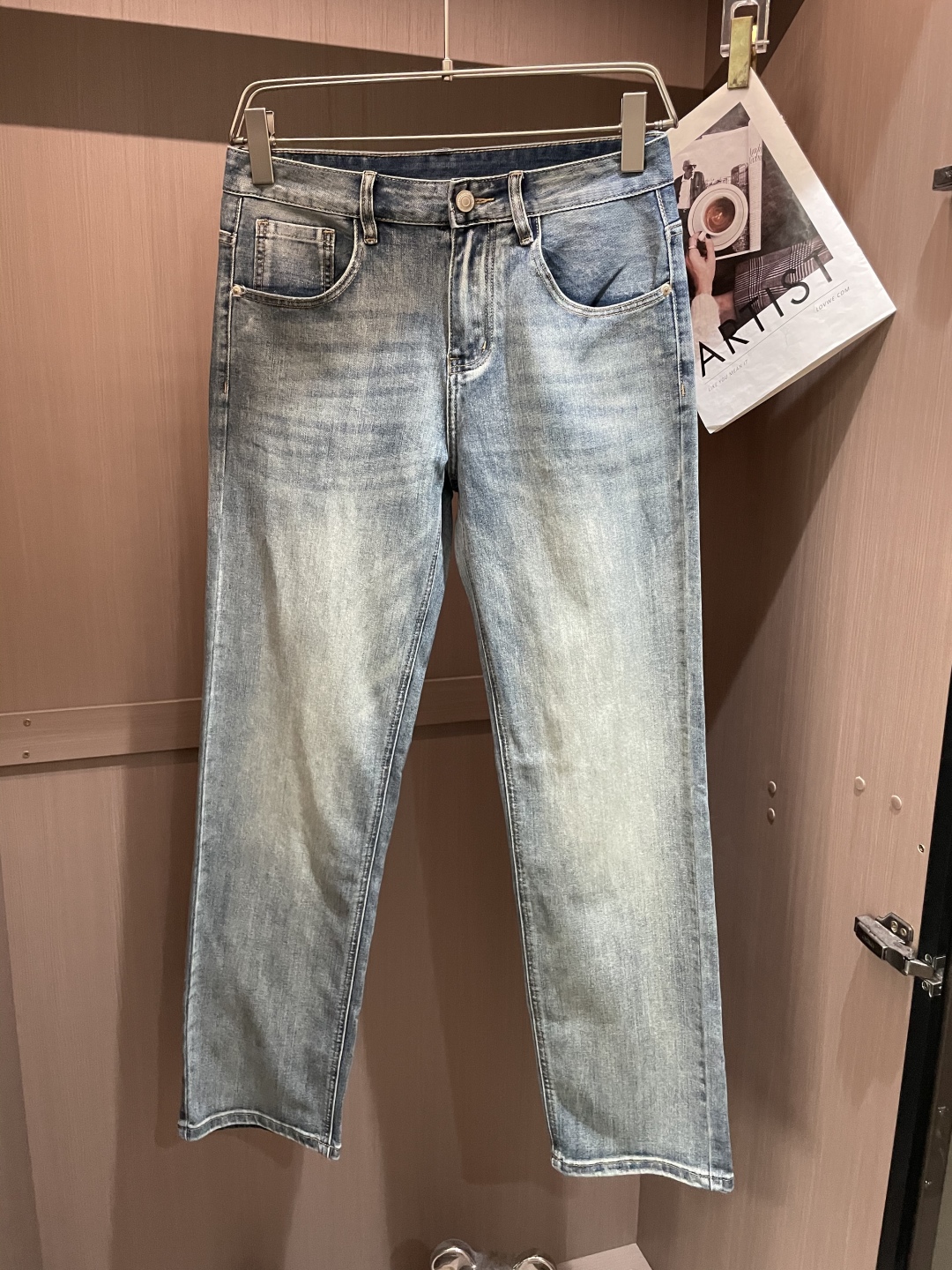 
Lv 2025春夏新款！高端订制修身商务直筒牛仔裤 原版五金辅料 日常商务休闲都完全适用的款，上身效果