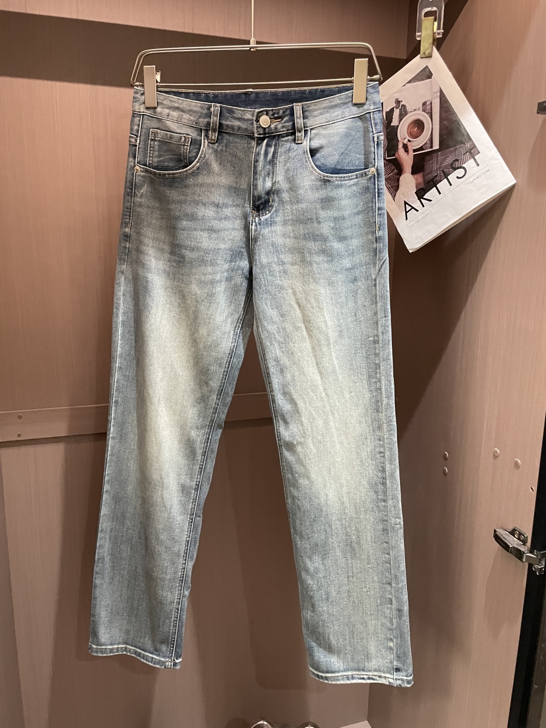 
Lv  2025春夏新款！高端订制修身商务直筒牛仔裤 原版五金辅料 日常商务休闲都完全适用的款，上身效