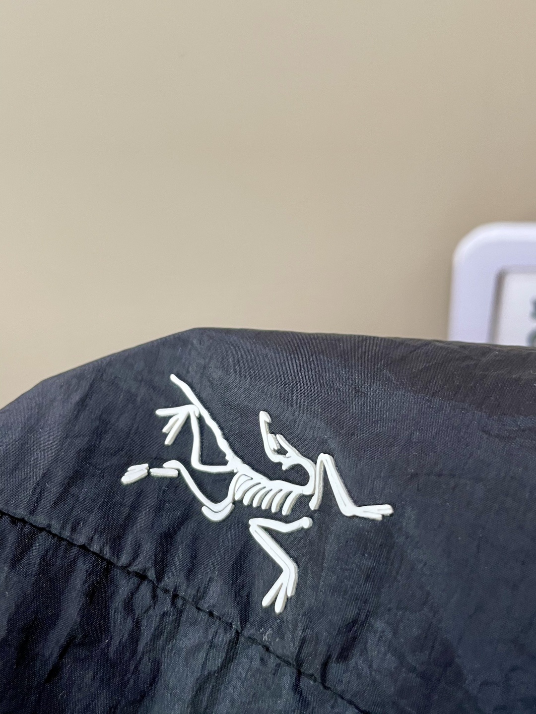 始祖鸟 运动轻薄防晒衣
臻稀货源!原单好货!2025春夏新款运动外套防晒服
一款多功能外套,可以是日