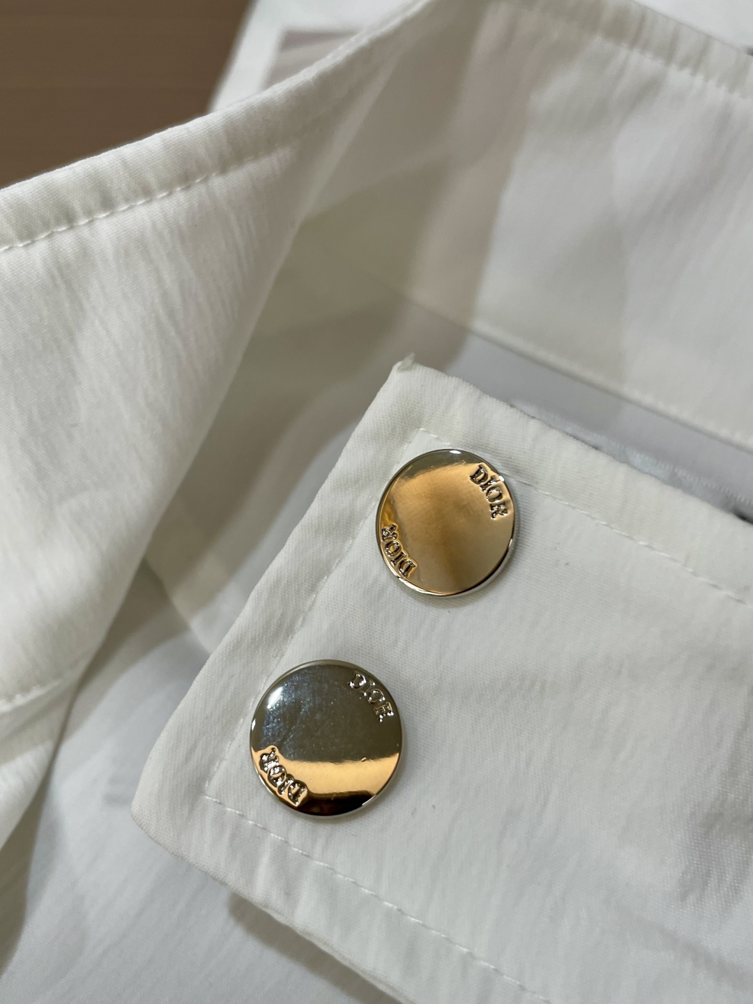 
迪奥（Christian Dior）2025春夏新品短袖拉链外套，完美诠释奢华与时尚。沉稳大气，纯净优