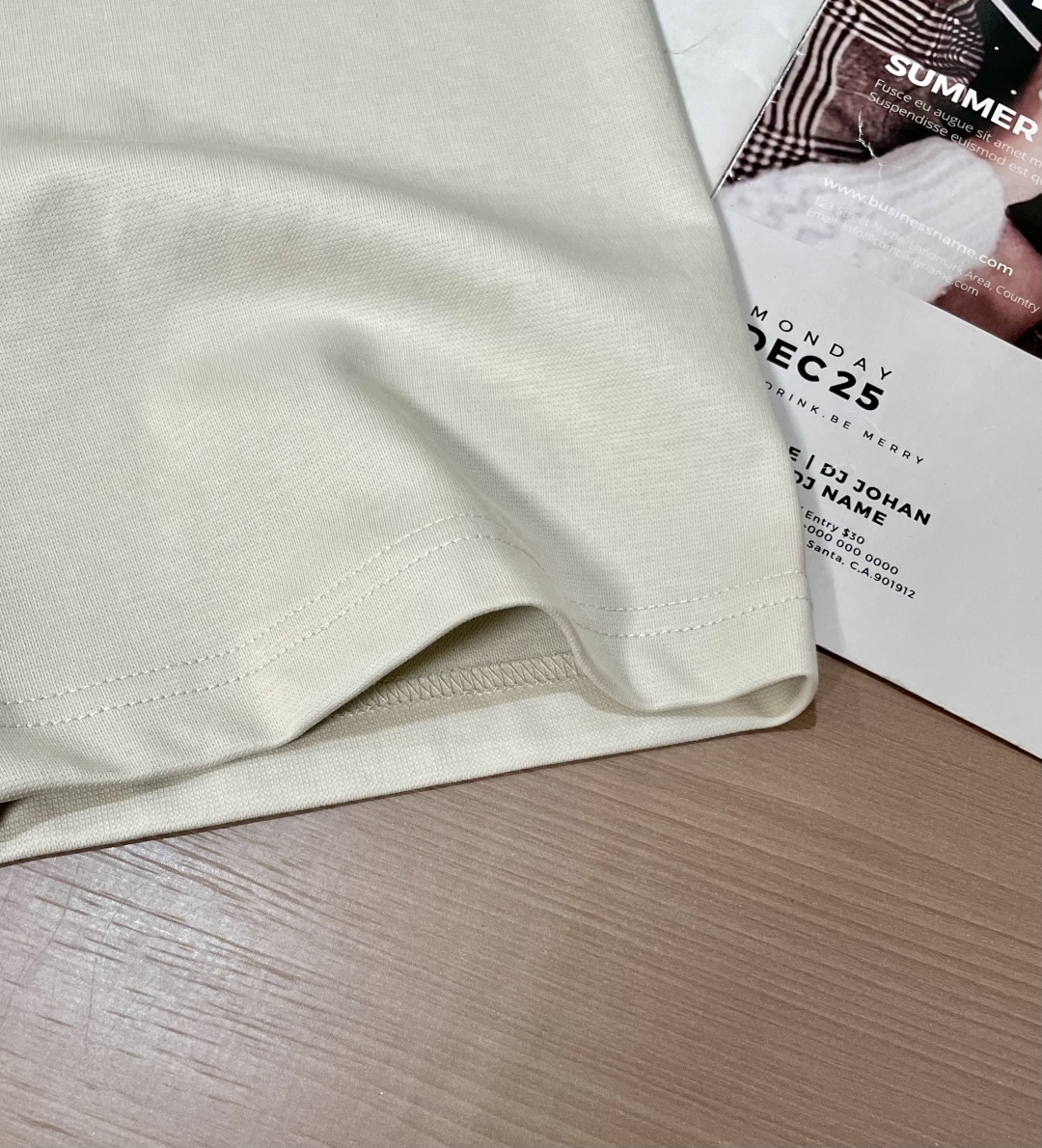 
始祖鸟（Arc'teryx）2025春夏新品 简约而不失格调。三色经典，白色纯净，黑色沉稳，蓝色深邃。
