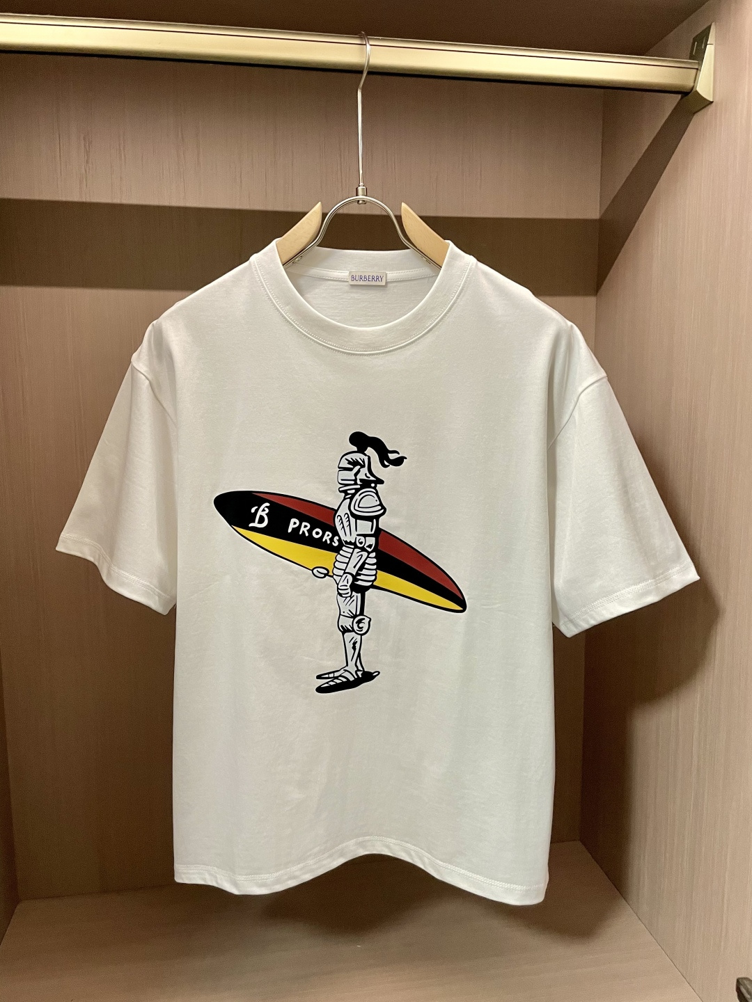 NO:142030,Bur 2025 spring and summer new product, preferred specific original development double-strand cotton plain fabric, with wide upper body and good comfort, casually matched with the outside and the inner style, a must-have for men and women in summer Size M-XXL, burberry, alexander wang19860909Bur 2025春夏新品,优选特定原版开发双股精棉平纹面料,上身挺阔舒适度佳,外穿内搭随意搭配,男女同款夏日必备 尺码M-XXL,,burberry,alexander wang,Men's clothing