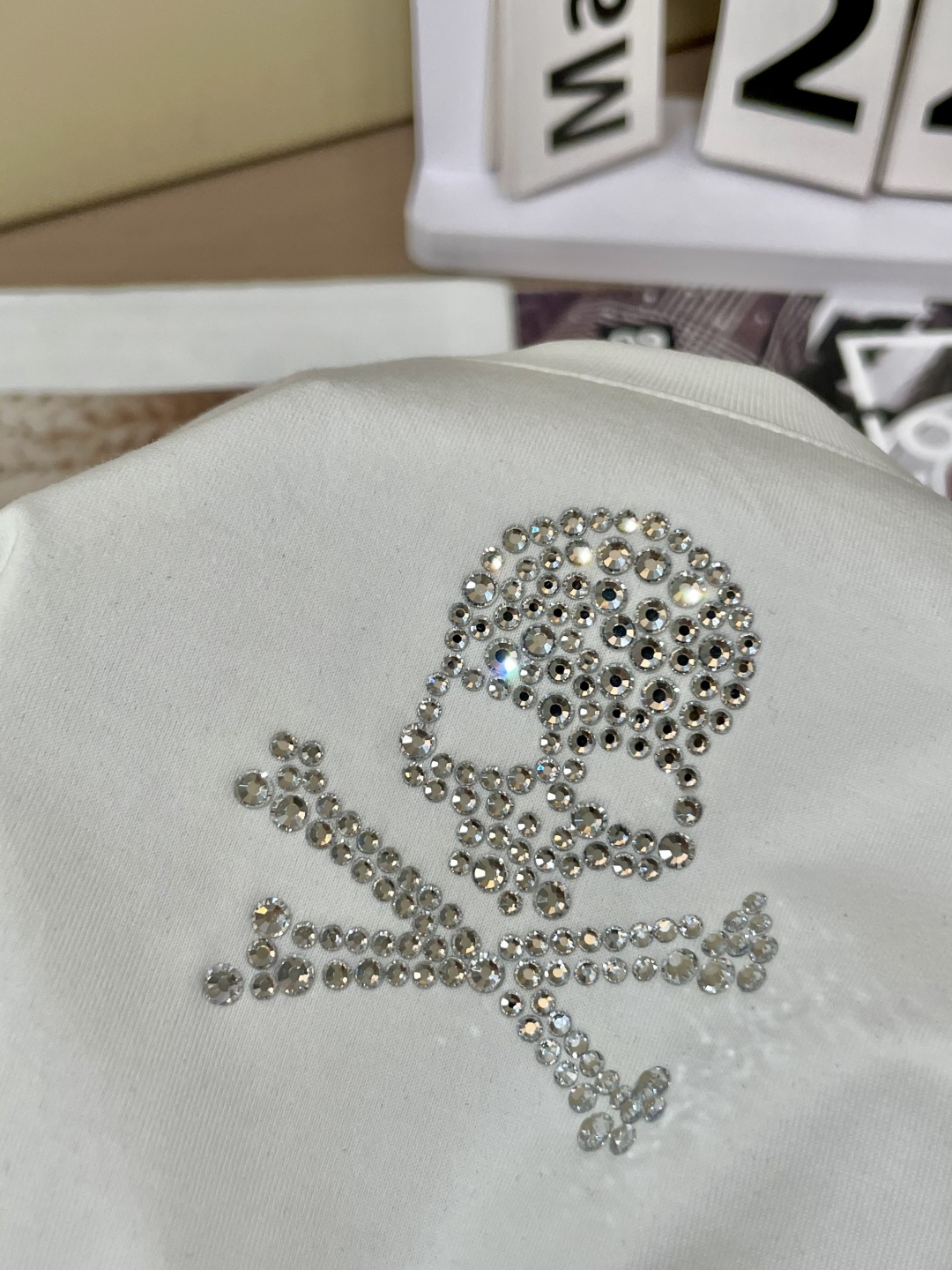 “Spring 2025 Philip Plan: New Schwarrosch Crystals T-shirts with Synchronized Fabrics for Quality” - 图片 8