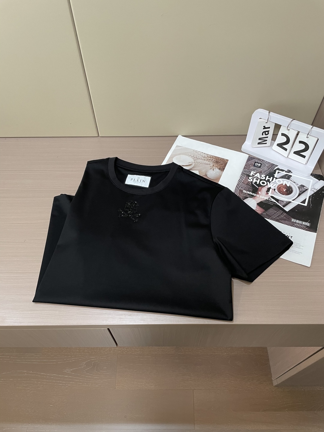 “Spring 2025 Philip Plan: New Schwarrosch Crystals T-shirts with Synchronized Fabrics for Quality” - 图片 3