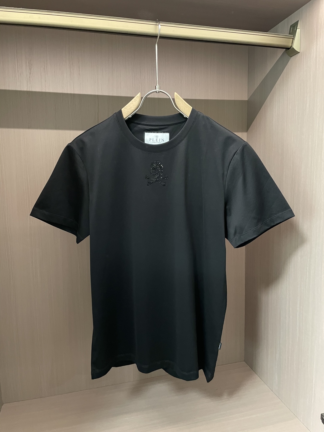 “Spring 2025 Philip Plan: New Schwarrosch Crystals T-shirts with Synchronized Fabrics for Quality”