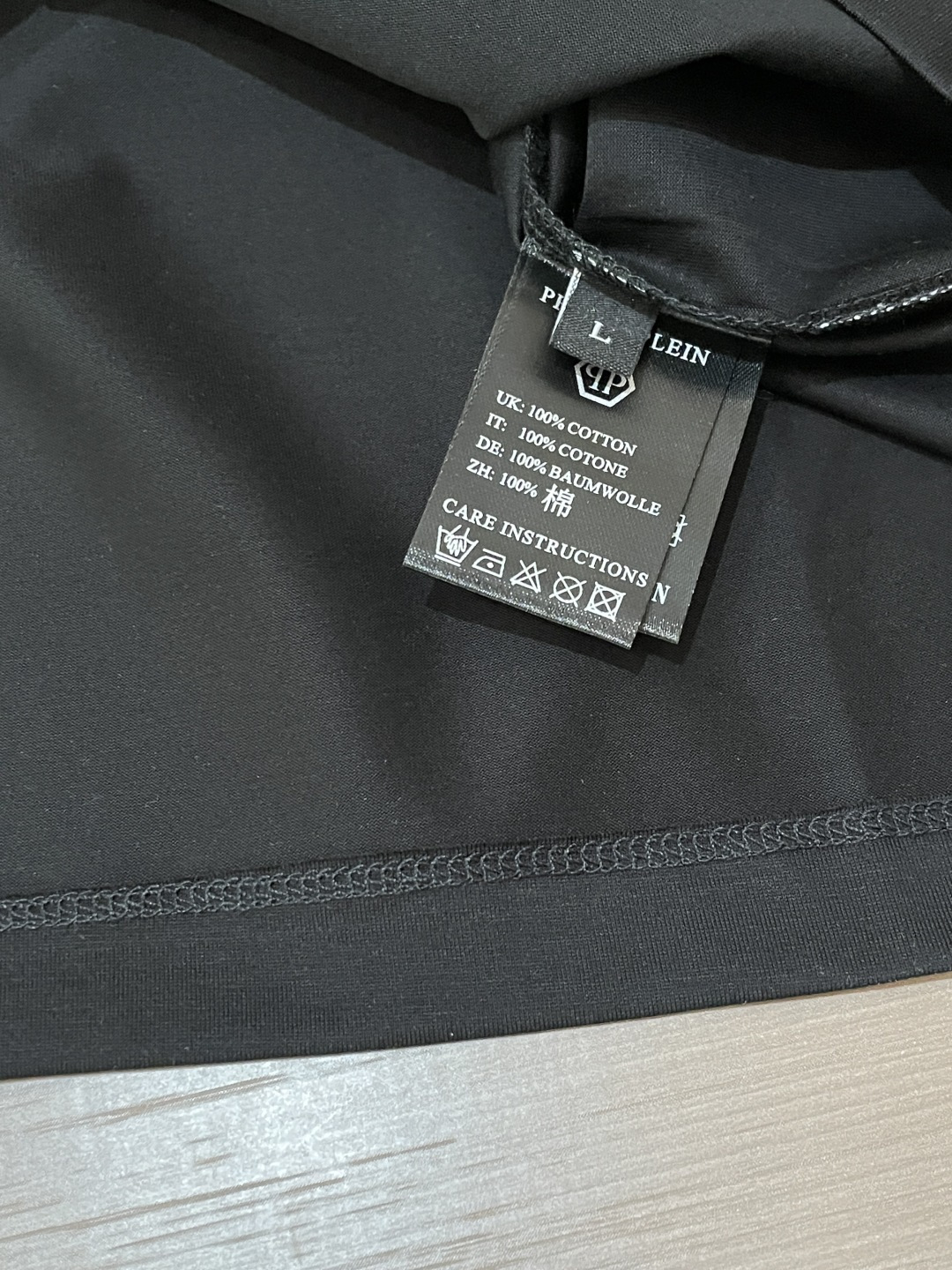 “Philip Plan’s 2025 Flaming Fire Six Point T-shirt: Customized, Classic, Leather Design” - 图片 7