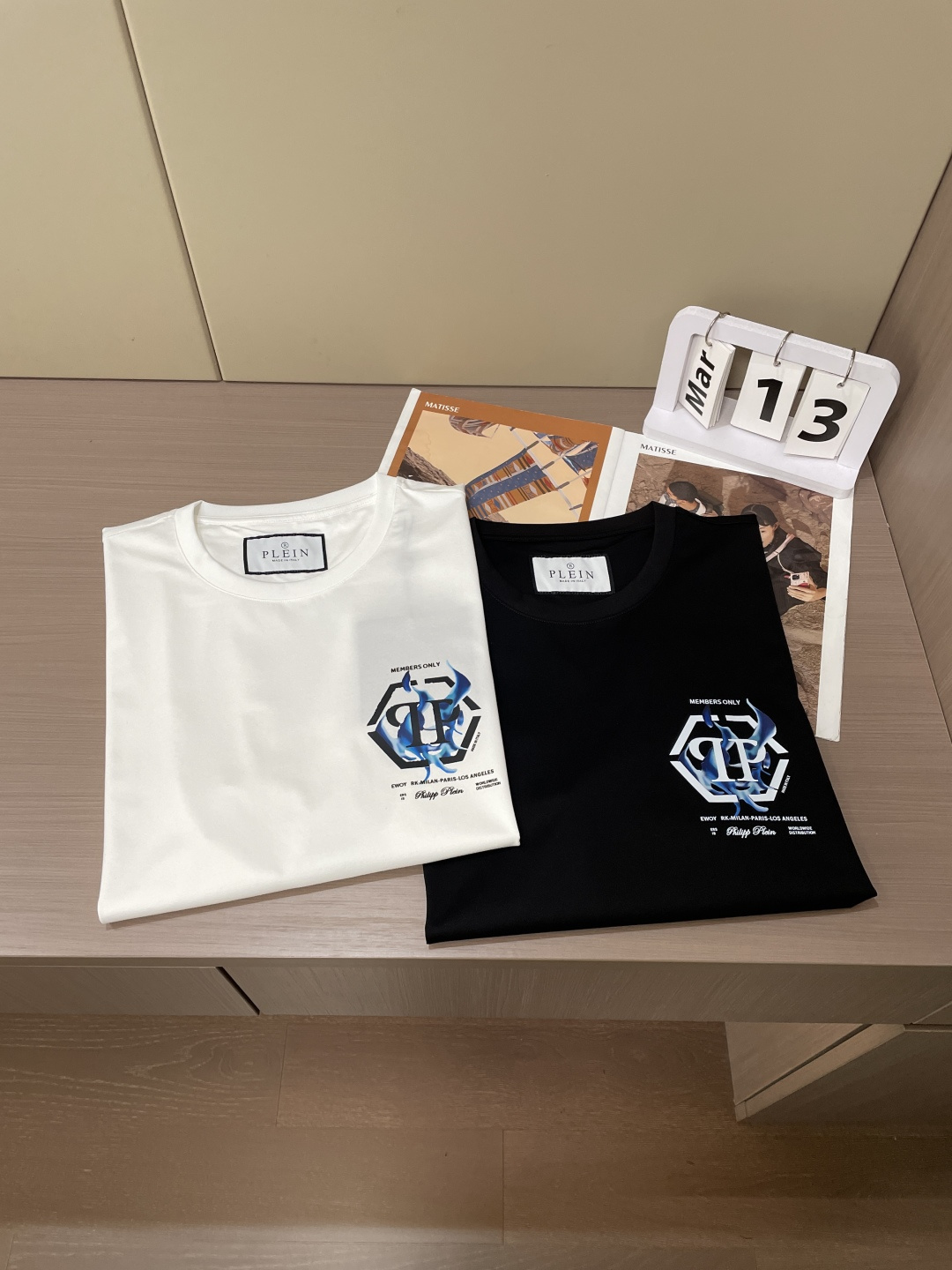 “Philip Plan’s 2025 Flaming Fire Six Point T-shirt: Customized, Classic, Leather Design” - 图片 9