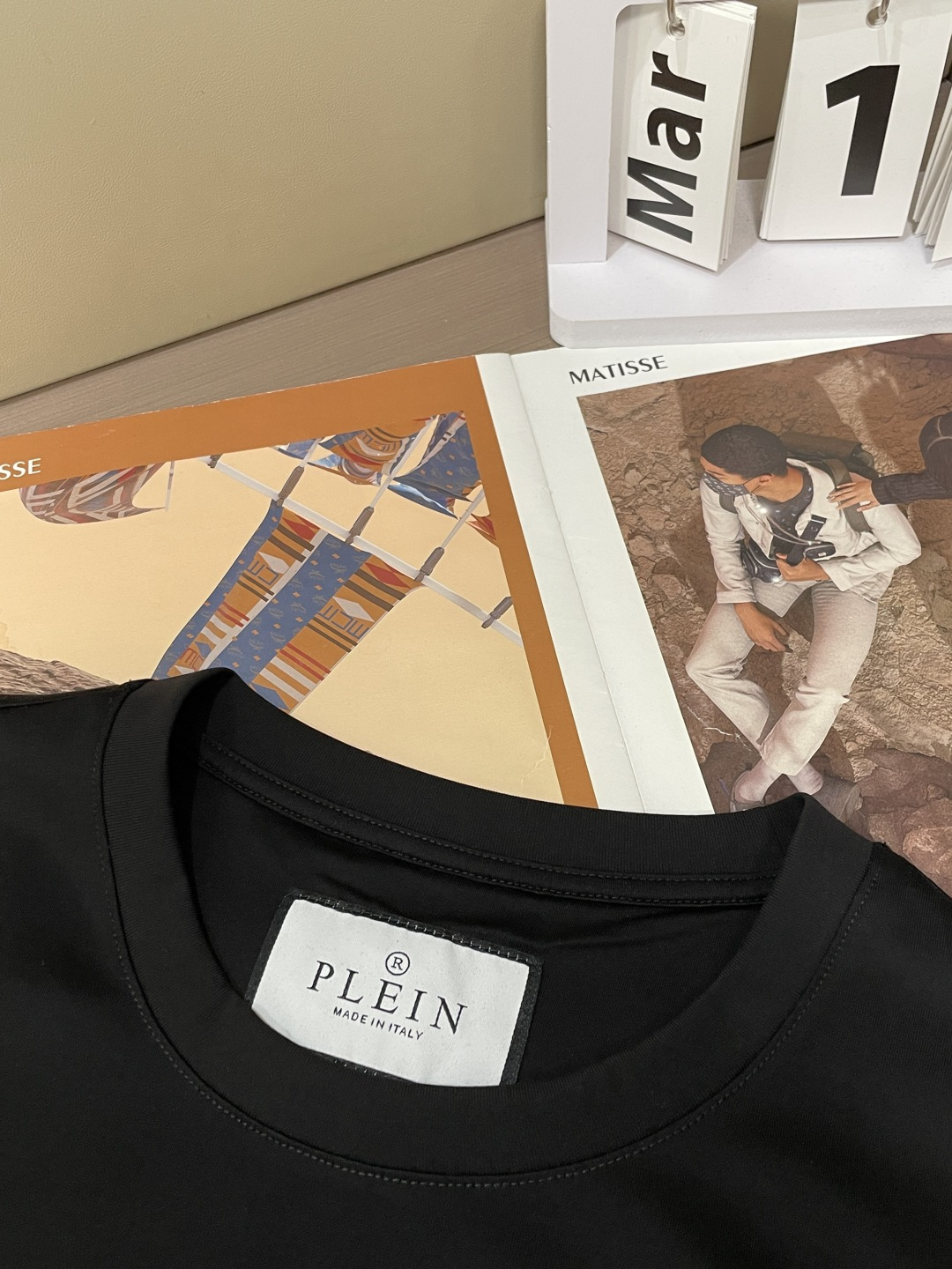 “Philip Plan’s 2025 Flaming Fire Six Point T-shirt: Customized, Classic, Leather Design” - 图片 5