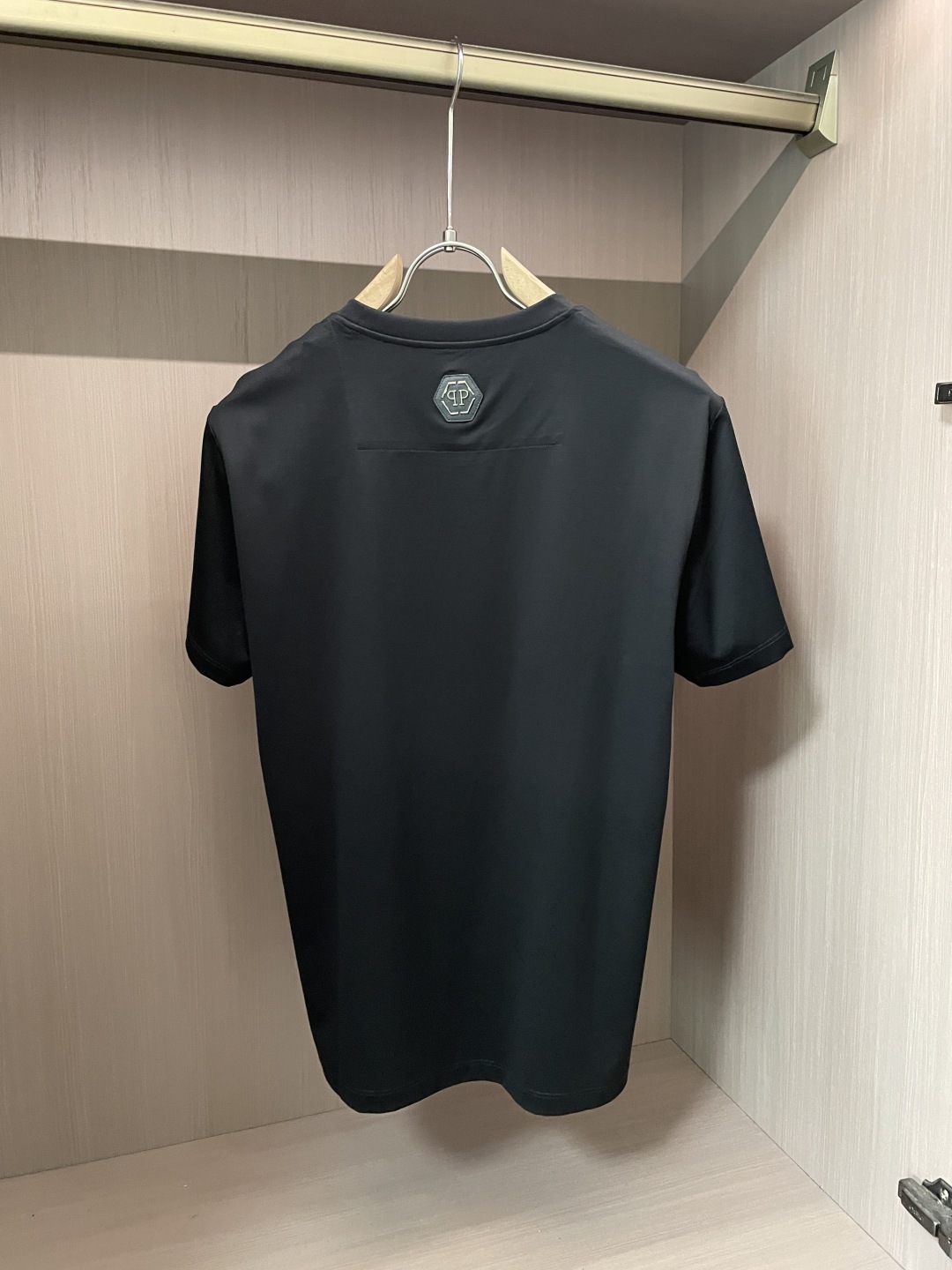 2025 Spring/Summer Collection: Philip Planan’s Custom T-Shirts with Unique Details - 图片 2