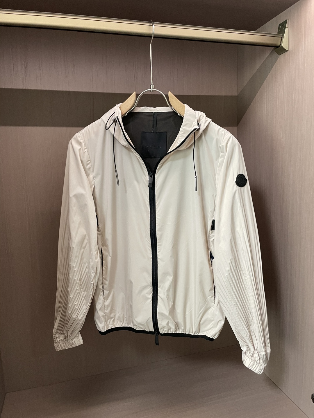 NO:148946,Women's sunscreen clothing is 1:1 made, not many, buy it quickly, it is a must-have when traveling!  Size 0 1 2 Order to report height and weight, Moncler, alexander wang19860909蒙口 女款防晒服 1:1打造,数量不多,赶紧入手,出门旅游必备！ 尺码 0 1 2 下单报身高体重,,Moncler,alexander wang,Men's clothing
