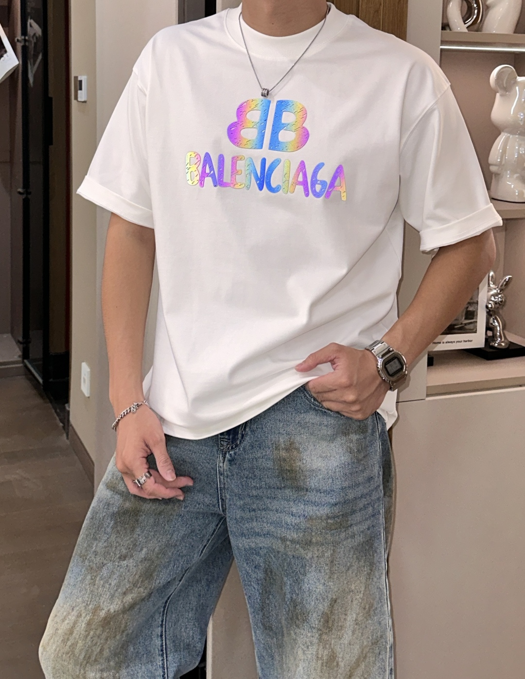 NO:148970,Balenciaga 2025 spring and summer style/official website synchronization The fabric is made of heavy pure cotton combed cotton fabric, OS loose style, and the upper body style is super positive!  Everyday versatile, a must-have item for wardrobe!  Size S-3XL (Large-size) Size/part S M L XL 2XL 3XL Shoulder width 52 54 56 57 59 60 Clothes length 70 72.75.78.82.85. Bust 54 56.58.60.62.64. Sleeve length 24 26 27 28 29 30,,balenciaga,alexander wang19860909巴黎世家 2025春夏款/官网同步 面料采用重磅纯棉精梳棉面料,OS宽松版型,上身版型超正！日常百搭,衣橱必备单品！ 尺码 S-3XL（版型偏大） 码数/部位S M L XL 2XL 3XL 肩宽 52 54 56 57 59 60 衣长70 72.75.78.82.85. 胸围 54 56.58.60.62.64. 袖长24 26 27 28 29 30,,balenciaga,alexander wang,Men's clothing
