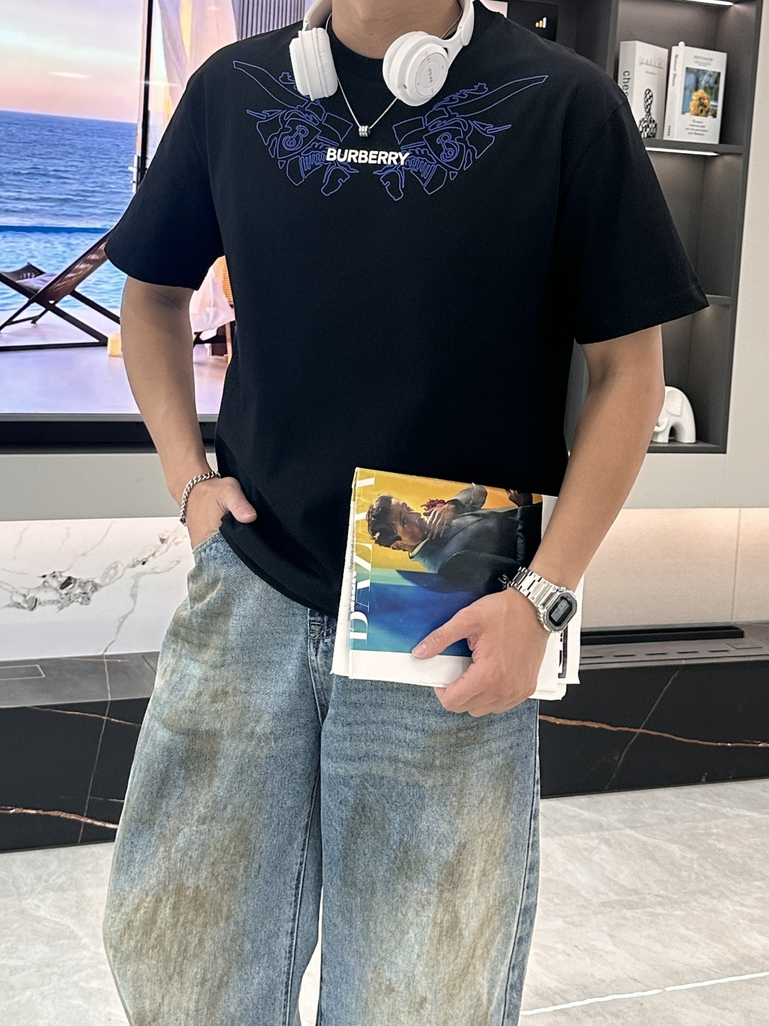 NO:152406,Bur the same style as the official website The same style as the official website The same style as the official website The most important recommendation!  2025ss summer clothing new products, on sale in counter, the latest series of pattern logo short-sleeved T-shirts, the rhythm of each person having to hand in one piece!  Imported top mercerized fabric is extremely skin-friendly and comfortable. It feels very delicate to the touch, has a good texture, and perfectly reflects the three-dimensional feeling. It is in line with the brand's consistent design style. It is a very good overall style. It is completely fine to wear it alone. Size XS-L, burberry, T-shirt, tees, t-shirt, alexander wang19860909Bur 官网同款 官网同款 官网同款 重磅推荐！2025ss夏装新品 专柜在售 最新系列图案logo短袖T恤 必须人手一件的节奏！进口顶极丝光面料,极为亲肤舒适 摸上去非常的细腻,质感很好,完美体现立体感 符合品牌一贯设计风格,整体非常不错的一款,内搭单穿都完全没问题 尺码XS-L,,burberry,T-shirt,tees，t-shirt,alexander wang,Men's clothing