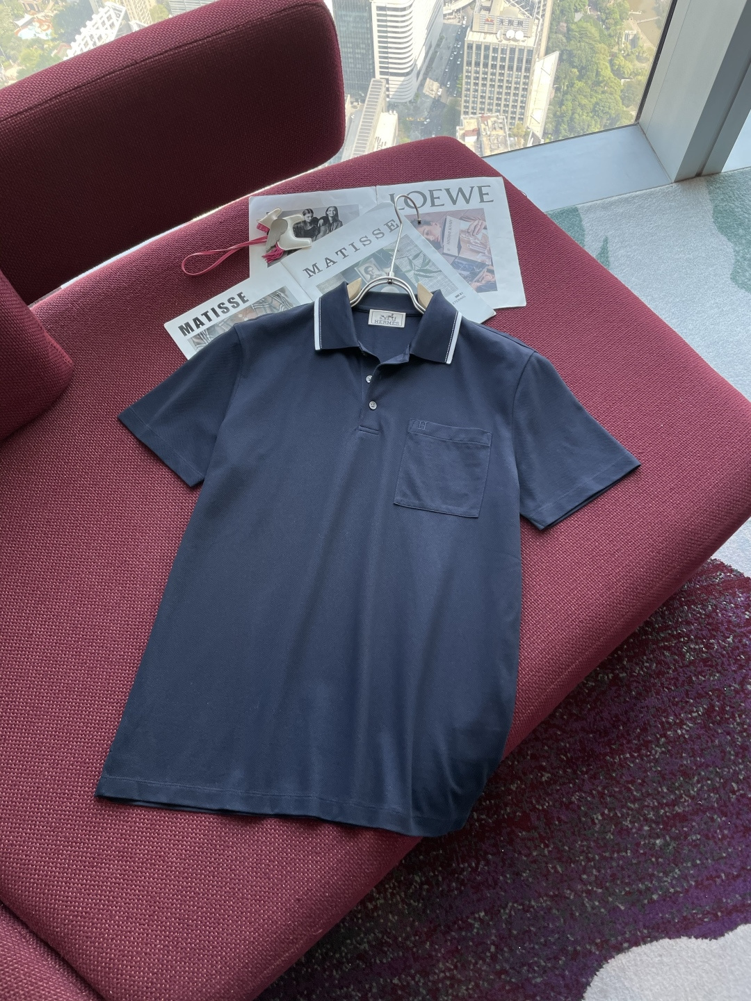 NO:155052,H Home 2025 Spring and Summer New Men's T-shirt Classic Lapels with LOGO Embroidered POLO Shirt Short-sleeved Lapel Design, neither monotonous nor complicated!  H classic embroidery pattern, brand logo, three-dimensional and full!  The overall wiring is neat and symmetrical, and the craftsmanship quilting structure is seamless!  The texture of the fabric is comfortable and skin-friendly, and the detail is even more wonderful!  Business and casual commuting styles, aesthetically pleasing art, showing the charm of men!   Size M-3XL, T-shirt,tees,t-shirt,alexander wang19860909H家 2025春夏新款 男士T恤 经典翻领胸前LOGO刺绣POLO衫短袖翻领设计、既不单调也不复杂！H经典刺绣图案、品牌标志、立体饱满！整体走线工整对称、工艺化绗缝结构做到了天衣无缝！面料手感质感舒适亲肤、细节感更是美妙绝伦！商务休闲通勤款、唯美主义的剪裁艺术、尽显男士魅力风采！  尺码M-3XL,,T-shirt,tees，t-shirt,alexander wang,Men's clothing