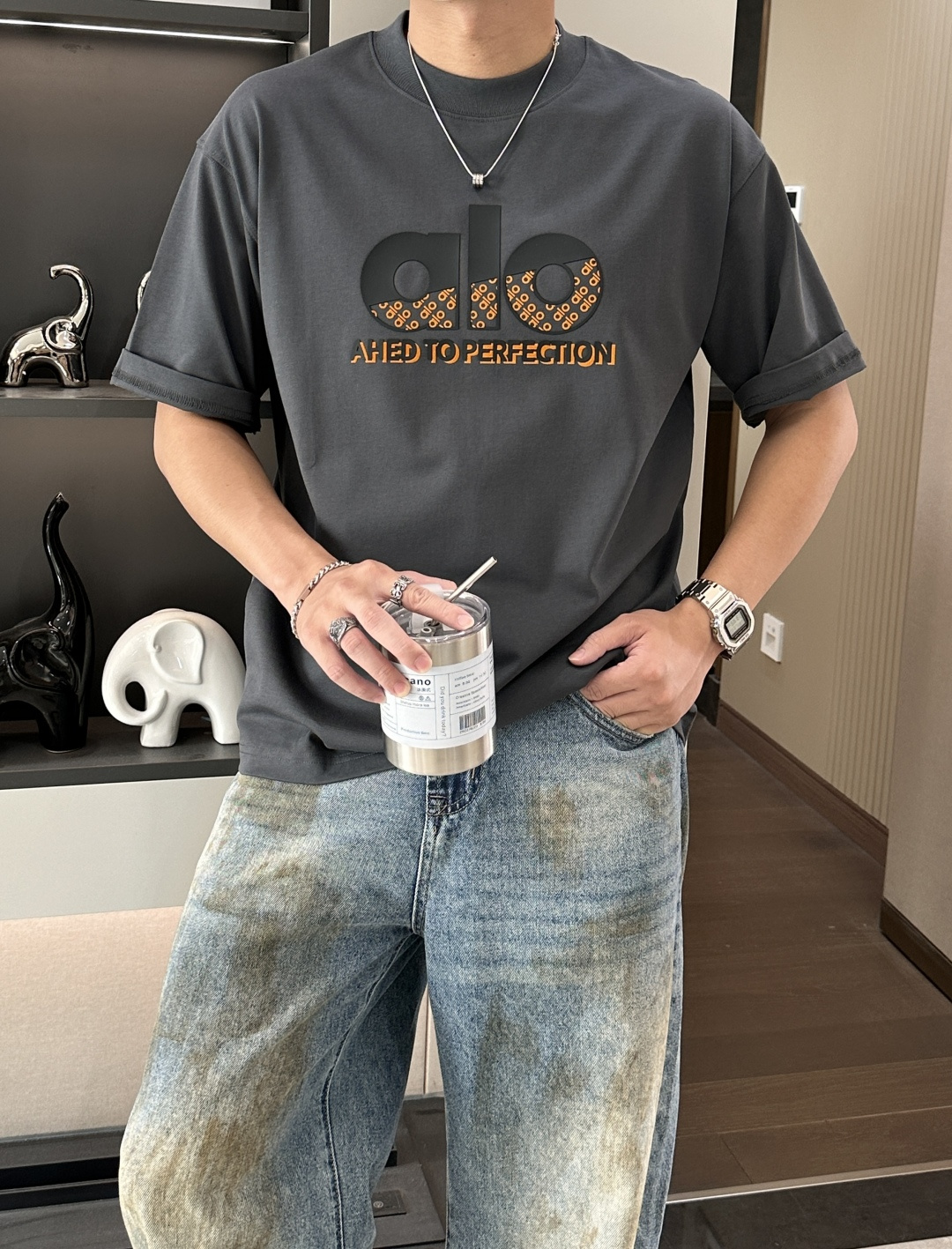 NO:155089,alo spring and summer style/official website synchronization The fabric is made of heavy pure cotton combed cotton fabric, OS loose style, and the upper body style is super straight!  Everyday versatile, a must-have item for wardrobe!  Size S-3XL (Large-size) Size/part S M L XL 2XL 3XL Shoulder width 52 54 56 57 59 60 Clothes length 70 72.75.78.82.85. Bust 54 56.58.60.62.64. Sleeve length 24 26 27 28 29 30,,alexander wang19860909alo 春夏款/官网同步 面料采用重磅纯棉精梳棉面料,OS宽松版型,上身版型超正！日常百搭,衣橱必备单品！ 尺码 S-3XL（版型偏大） 码数/部位S M L XL 2XL 3XL 肩宽 52 54 56 57 59 60 衣长70 72.75.78.82.85. 胸围 54 56.58.60.62.64. 袖长24 26 27 28 29 30,,alexander wang,Men's clothing