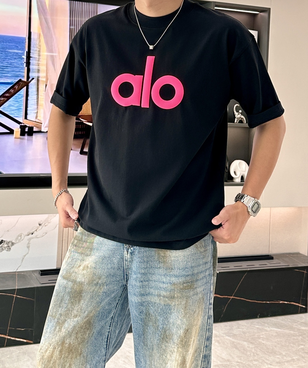 NO:155094,alo spring and summer style/official website synchronization The fabric is made of heavy pure cotton combed cotton fabric, OS loose style, and the upper body style is super straight!  Everyday versatile, a must-have item for wardrobe!  Size S-3XL (Large-size) Size/part S M L XL 2XL 3XL Shoulder width 52 54 56 57 59 60 Clothes length 70 72.75.78.82.85. Bust 54 56.58.60.62.64. Sleeve length 24 26 27 28 29 30,,alexander wang19860909alo 春夏款/官网同步 面料采用重磅纯棉精梳棉面料,OS宽松版型,上身版型超正！日常百搭,衣橱必备单品！ 尺码 S-3XL（版型偏大） 码数/部位S M L XL 2XL 3XL 肩宽 52 54 56 57 59 60 衣长70 72.75.78.82.85. 胸围 54 56.58.60.62.64. 袖长24 26 27 28 29 30,,alexander wang,Men's clothing