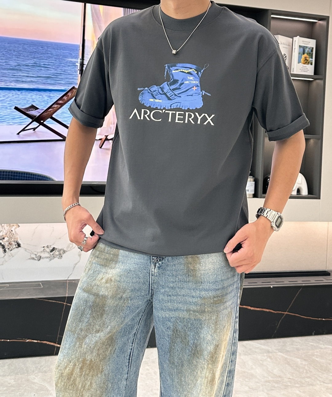 NO:155099,Balenciaga spring and summer style/official website synchronization The fabric is made of heavy pure cotton combed cotton fabric, OS loose style, and the upper body style is super straight!  Everyday versatile, a must-have item for wardrobe!  Size S-3XL (Large-size) Size/part S M L XL 2XL 3XL Shoulder width 52 54 56 57 59 60 Clothes length 70 72.75.78.82.85. Bust 54 56.58.60.62.64. Sleeve length 24 26 27 28 29 30,,balenciaga,alexander wang19860909巴黎世家 春夏款/官网同步 面料采用重磅纯棉精梳棉面料,OS宽松版型,上身版型超正！日常百搭,衣橱必备单品！ 尺码 S-3XL（版型偏大） 码数/部位S M L XL 2XL 3XL 肩宽 52 54 56 57 59 60 衣长70 72.75.78.82.85. 胸围 54 56.58.60.62.64. 袖长24 26 27 28 29 30,,balenciaga,alexander wang,Men's clothing