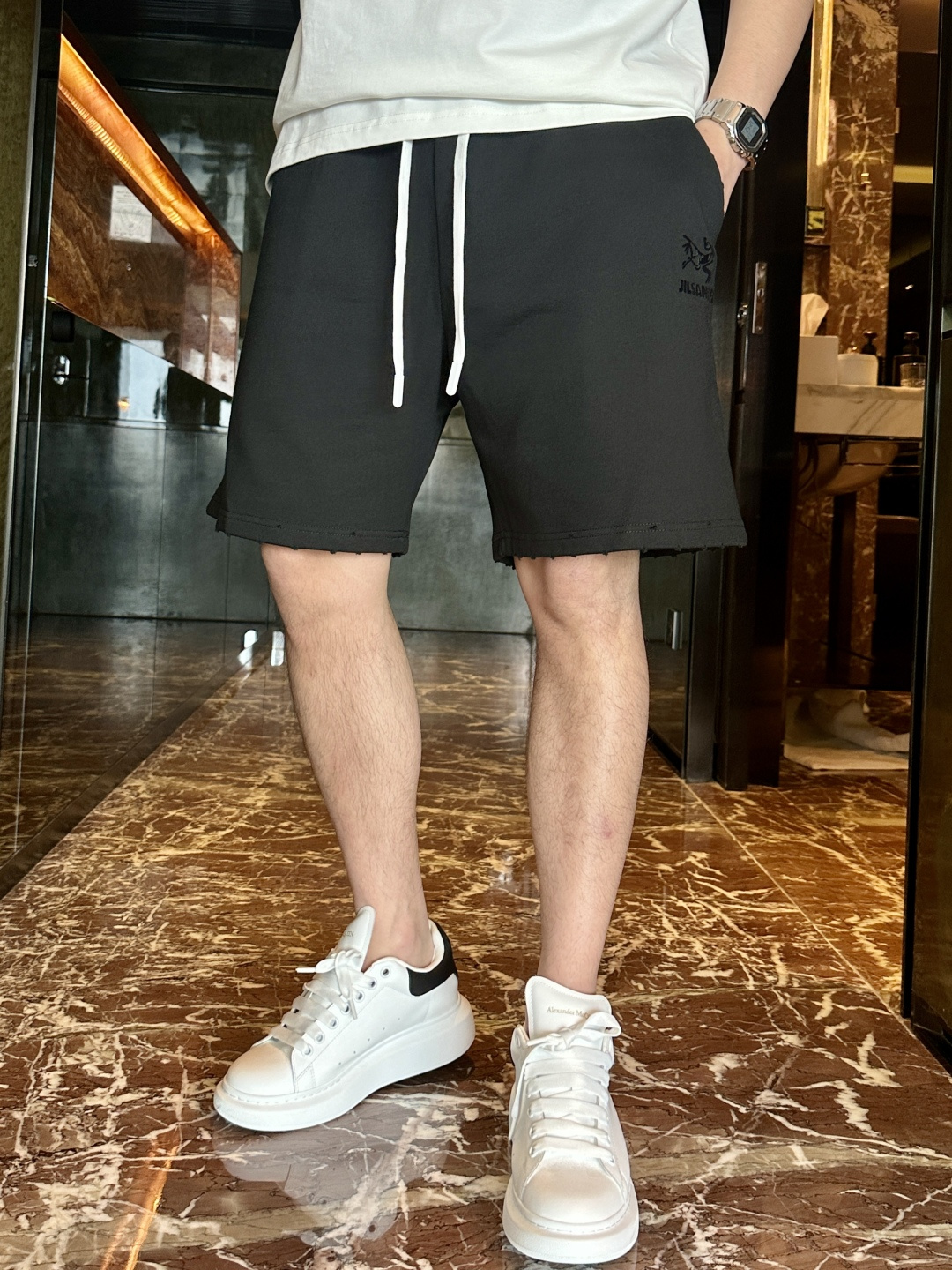 NO:155127,Archaeopteryx Summer Shorts!  All-match elastic waist casual pinch pants!  Elastic waist, insert bags on both sides. The fabric is made of customer-supplied fixed-woven high-strength pure cotton material. The upper body is breathable, soft and skin-friendly, with a delicate feel. The waist is knitted elastic waist and drawstring. You don’t have to worry about the discomfort of being too loose or too tight on the upper body. Whether at home, going out or traveling, it is your best choice for summer!  Count 29-38,arc'teryx,shorts,alexander wang19860909始祖鸟 夏季短裤！百搭松紧腰休闲五分裤！松紧腰 两侧插袋 面料采用客供定织高支纯棉料,上身透气,柔软亲肤,手感细腻、 腰部针织松紧腰加抽绳,上身不用担心过松过紧的不舒适感 ,无论居家,外出,旅游,都是您夏日的最佳选择！ 码数29-38,arc'teryx,shorts,alexander wang,Men's clothing