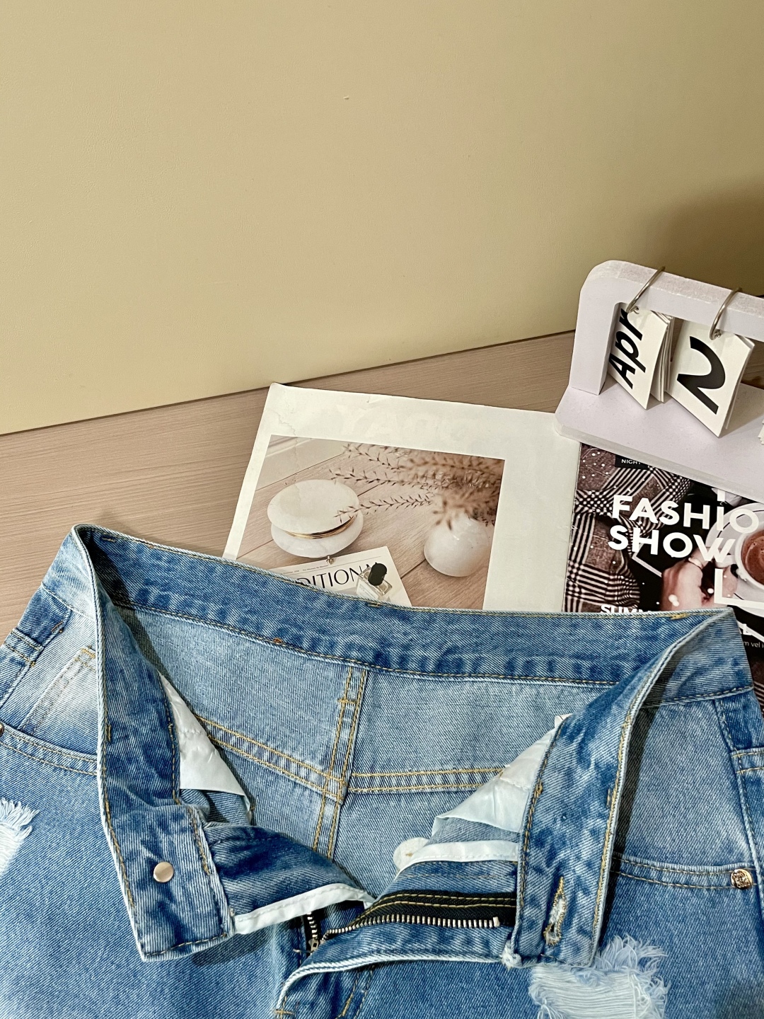 “Loewe P645 Jeans: Versatile Styles for Effortless Outfits in Sizes 29-38” - 图片 5