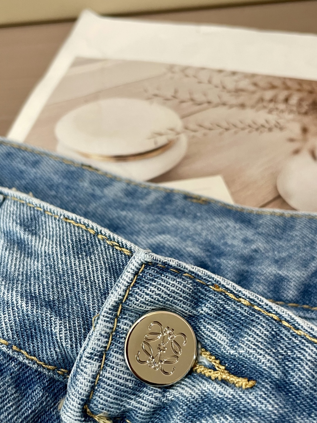“Loewe P645 Jeans: Versatile Styles for Effortless Outfits in Sizes 29-38” - 图片 4
