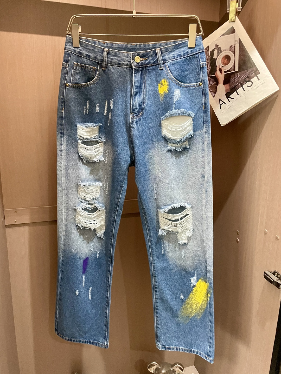 NO:507069,The latest same style of jeans in the counter, the fabric style is absolutely craftsmanship. It is easy to wear but not picky about the figure. There are no restrictions on matching. It can set off other items in a simple way to show your style and posture~ You can match any style of items, match them with various T-shirts/shirts, knitted jackets, and you don’t have to worry about matching when going out on a daily basis. Size 29-38,,louis vuitton,jeans,jackets & coats,shirts,tees,t-shirt,alexander wang19860909LV 专柜最新同款牛仔裤 面料版型做工绝绝子 好穿不挑身材在搭配上没有太多的限制 随意简洁的衬托其他单品,来展现自己的风格姿态～ 可以百搭任何风格的单品,搭配各种T恤／衬衫,针织外套都可,日常外出不必再为搭配而烦恼了 尺码 29-38,,louis vuitton,jeans,jackets & coats,shirts,tees，t-shirt,alexander wang,Men's clothing