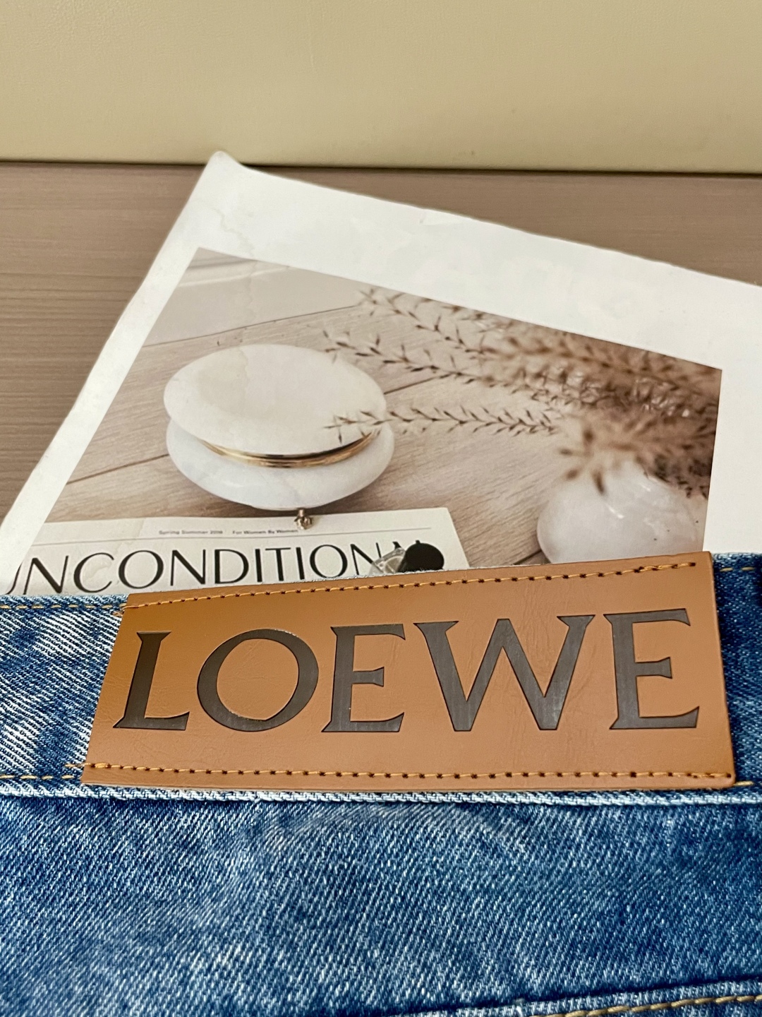 Loewe P645 Jeans: Versatile Style for Perfect Outfit Combinations - 图片 8