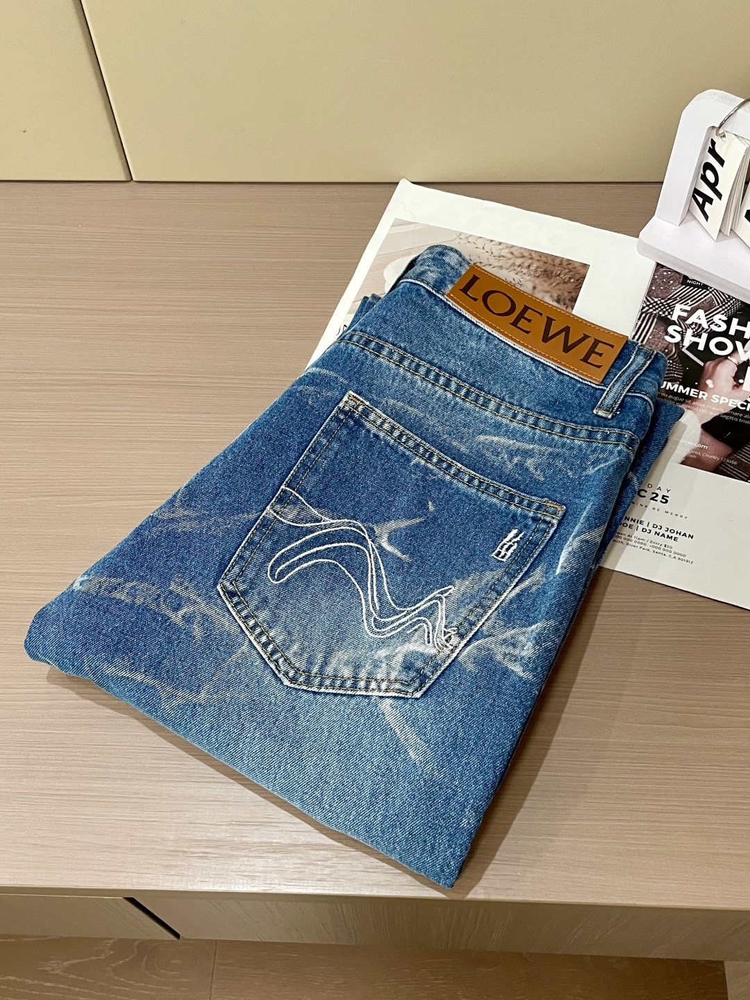 Loewe P645 Jeans: Versatile Style for Perfect Outfit Combinations - 图片 9