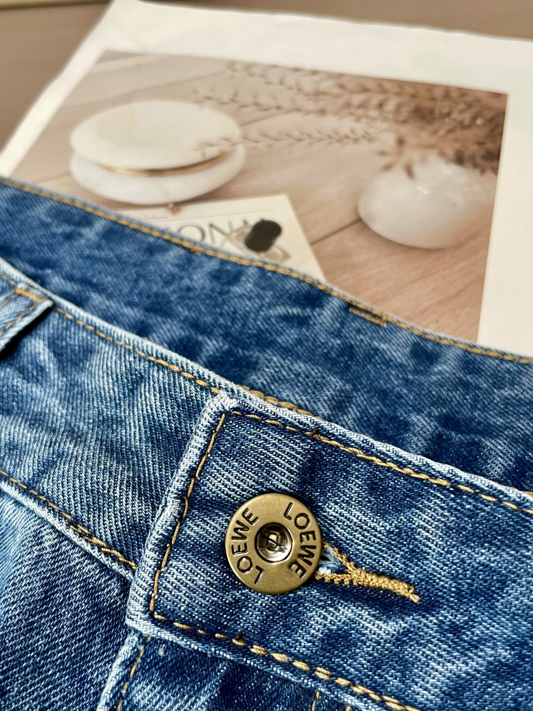 Loewe P645 Jeans: Versatile Style for Perfect Outfit Combinations - 图片 4
