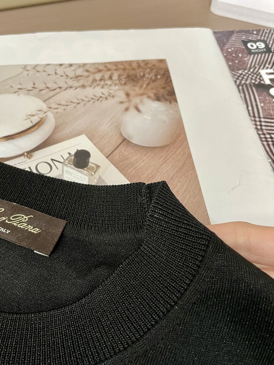 Luxurious Knitted Cotton Shirt: Comfortable, Stylish, and Versatile Choice for Elite City Dwellers - 图片 3