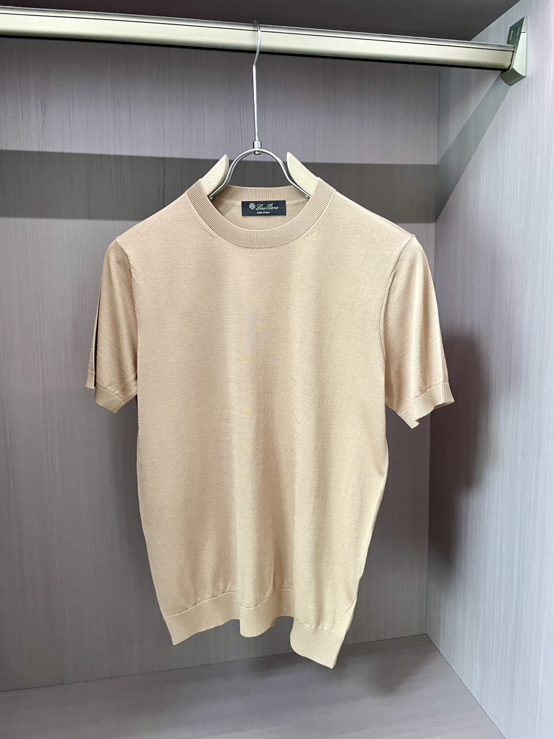 Luxurious Male Short-Sleeved Knit Shirt in Cotton-Silk Blend: Stylish Comfort and Elegance