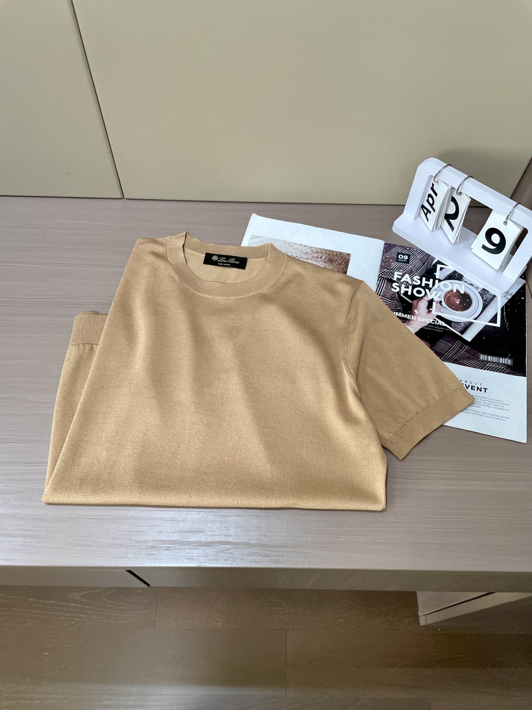 Luxurious Male Short-Sleeved Knit Shirt in Cotton-Silk Blend: Stylish Comfort and Elegance - 图片 6