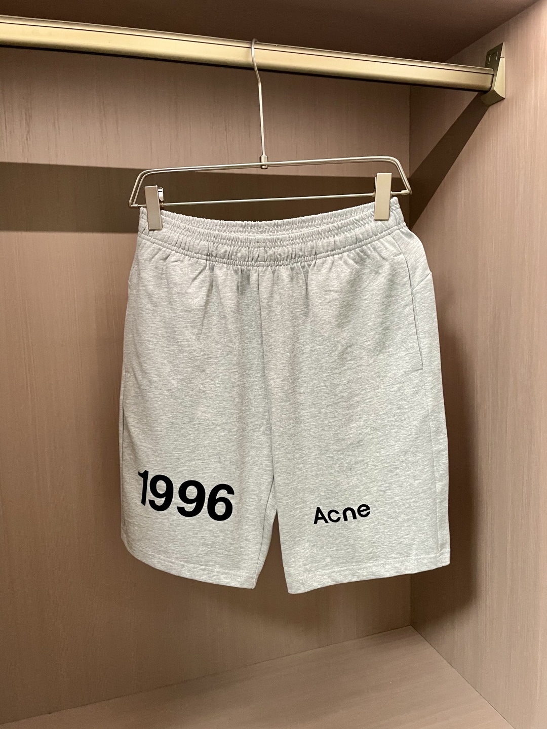 Fashion Review: P506 Acne 2025 Summer Shorts – Classic Design with Perfect Fit and High-Quality Cotton Fabric. - 图片 1