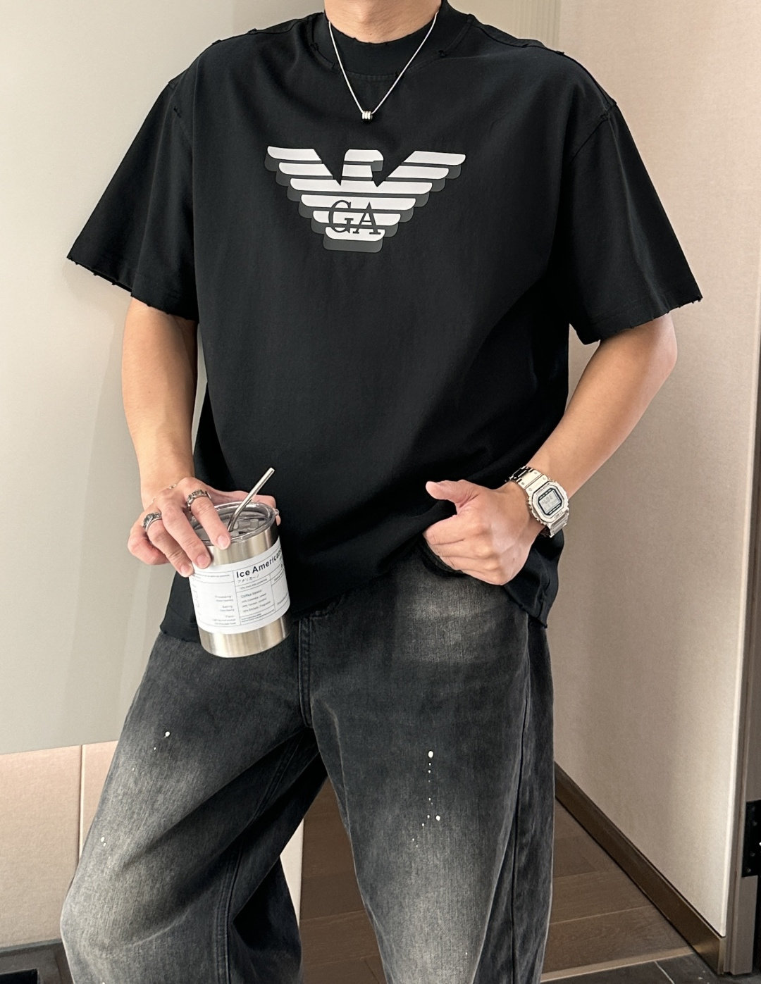 NO:162149,Armani 2025 spring and summer style/official website synchronization The fabric is made of heavy pure cotton combed cotton fabric, OS loose style, and the upper body style is super positive!  Everyday versatile, a must-have item for wardrobe!  Size S-3XL (Large-size) Size/part S M L XL 2XL 3XL Shoulder width 52 54 56 57 59 60 Clothes length 70 72.75.78.82.85. Bust 54 56.58.60.62.64. Sleeve length 24 26 27 28 29 30,,armani,alexander wang19860909阿玛尼 2025春夏款/官网同步 面料采用重磅纯棉精梳棉面料,OS宽松版型,上身版型超正！日常百搭,衣橱必备单品！ 尺码 S-3XL（版型偏大） 码数/部位S M L XL 2XL 3XL 肩宽 52 54 56 57 59 60 衣长70 72.75.78.82.85. 胸围 54 56.58.60.62.64. 袖长24 26 27 28 29 30,,armani,alexander wang,Men's clothing