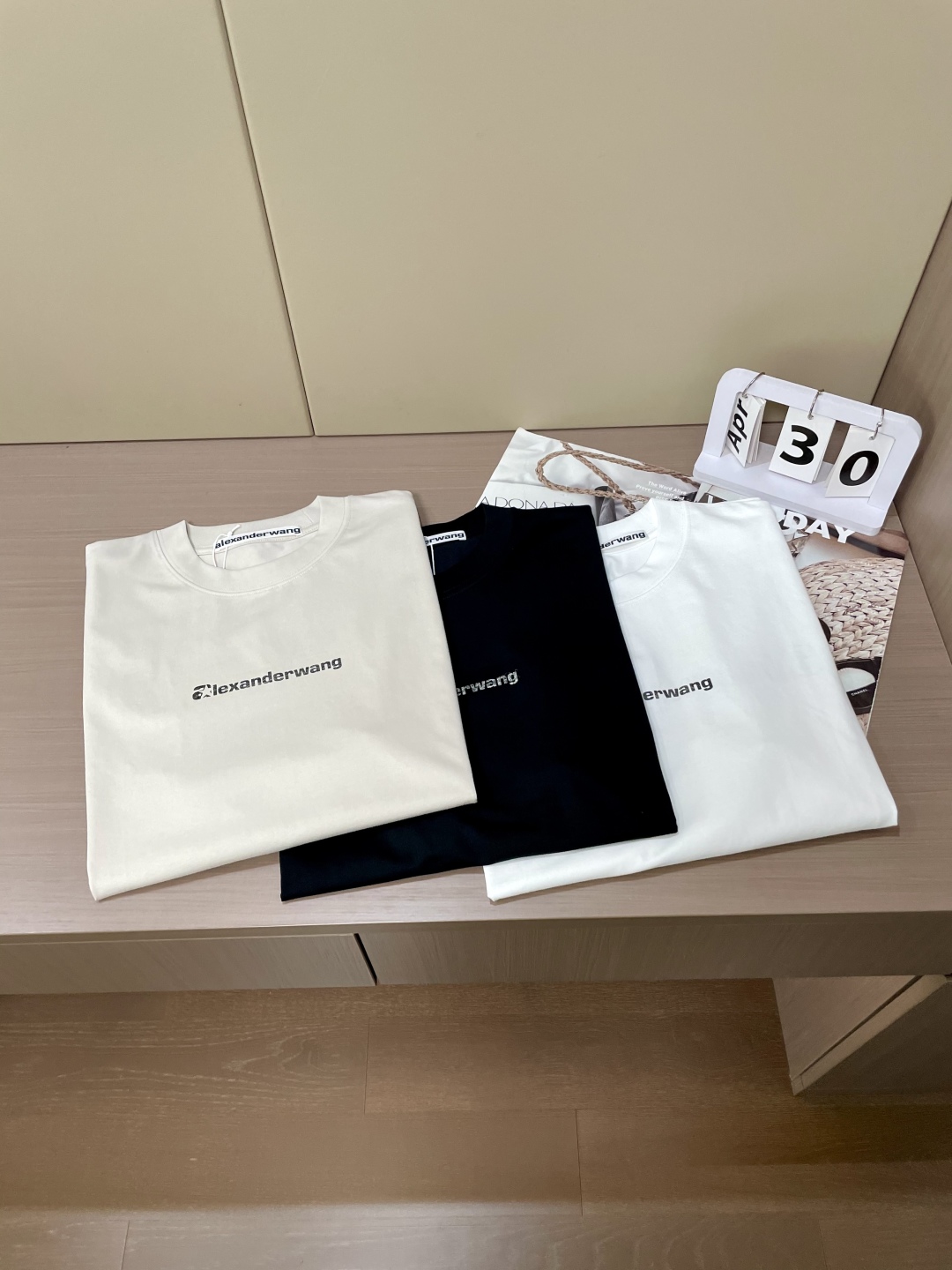 King Alexander T-shirt: High-End Design, Custom Fabric, Strategic Style, Multiple Sizes - 图片 9