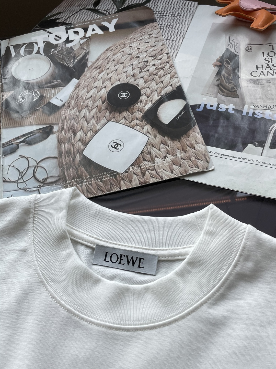 Loewe2026春夏款/官网同步面料采用重磅纯棉精梳棉面料，OS宽松版型，上身版型超正！日常百搭，衣橱