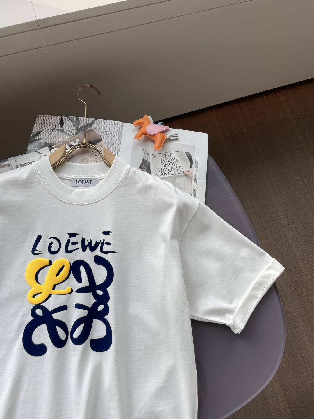 Loewe2026春夏款/官网同步面料采用重磅纯棉精梳棉面料，OS宽松版型，上身版型超正！日常百搭，衣橱